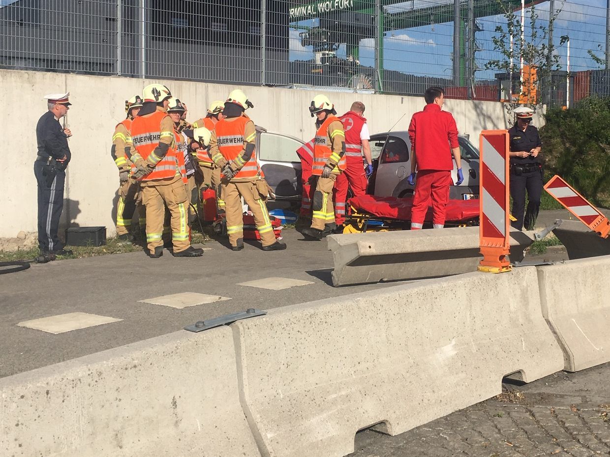 Eine Betonwand stoppte die Fahrt der 89-Jährigen.