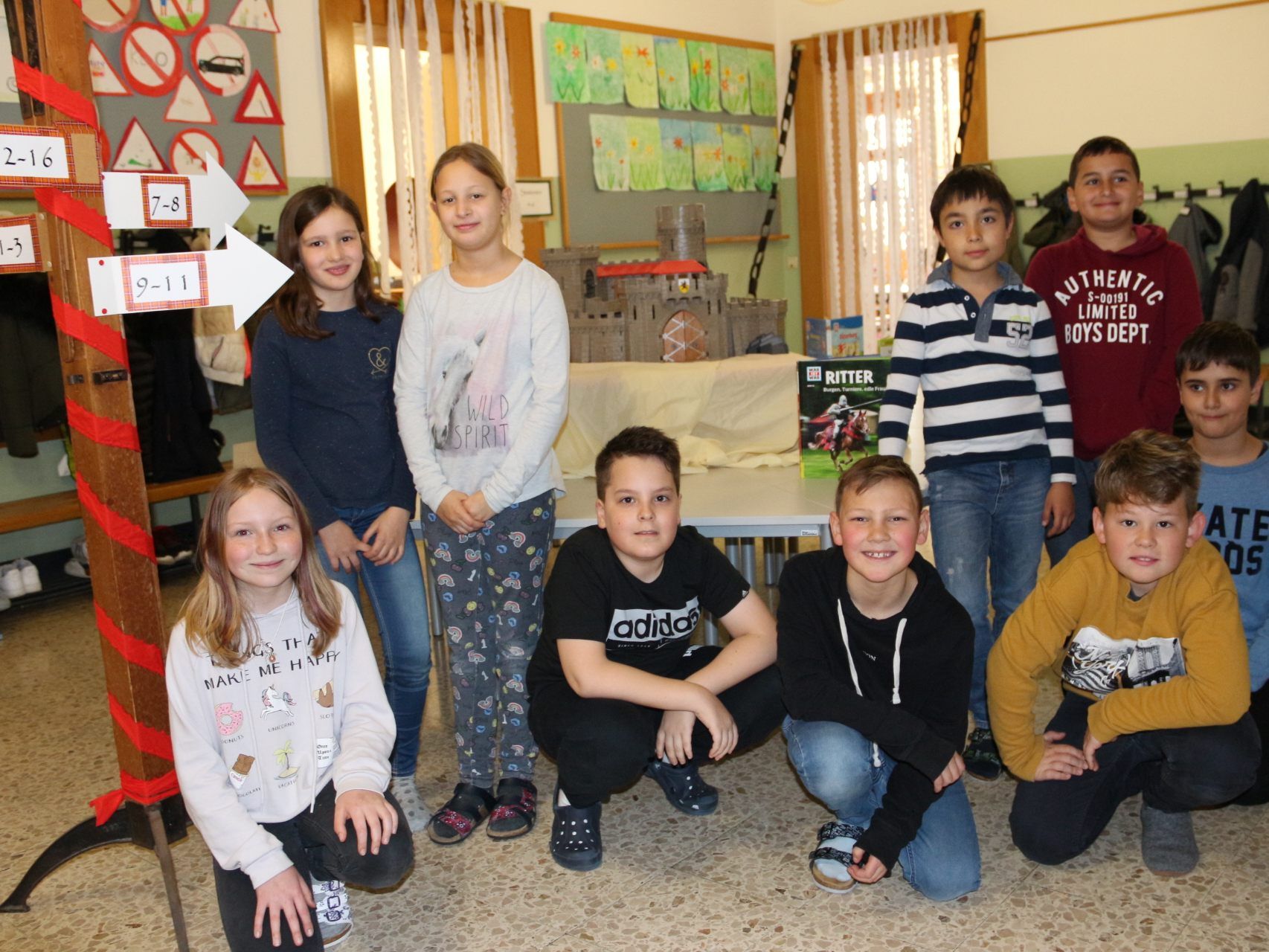 Märchenhaftes und Mittelalterliches an der VS Rheindorf