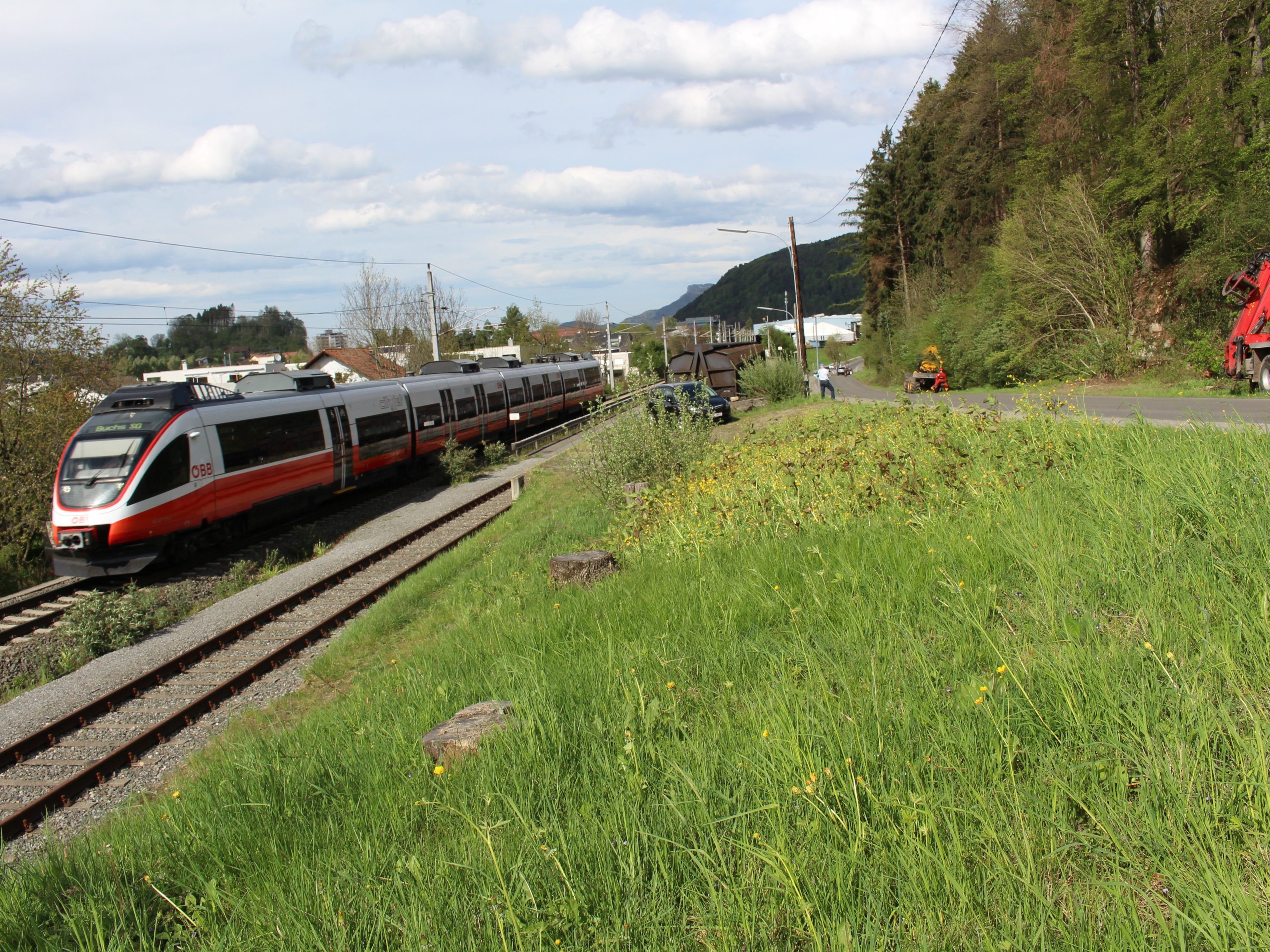 S-Bahn im Bereich der geplanten Haltestelle Tosters. S-Bahn im Bereich der geplanten Haltestelle Tosters.