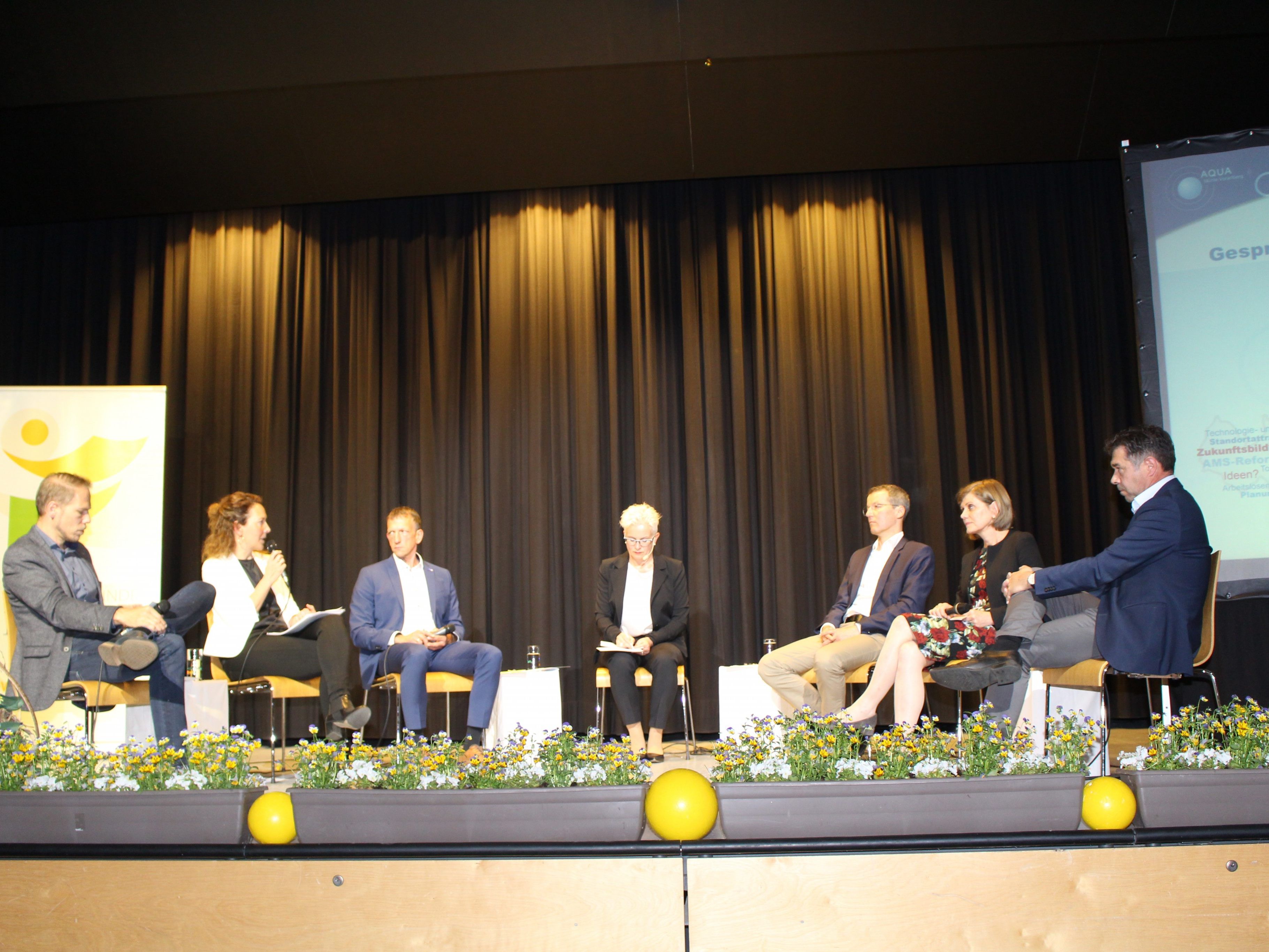 Spannende Gesprächsrunde auf dem 14. AQUA Forum in Frastanz. Spannende Gesprächsrunde auf dem 14. AQUA Forum in Frastanz.