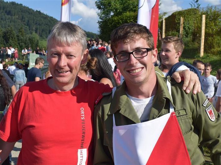 Der vormalige Kommandant Hans Grabher mit seinem Nachfolger Patrick Hiller. Der vormalige Kommandant Hans Grabher mit seinem Nachfolger Patrick Hiller.