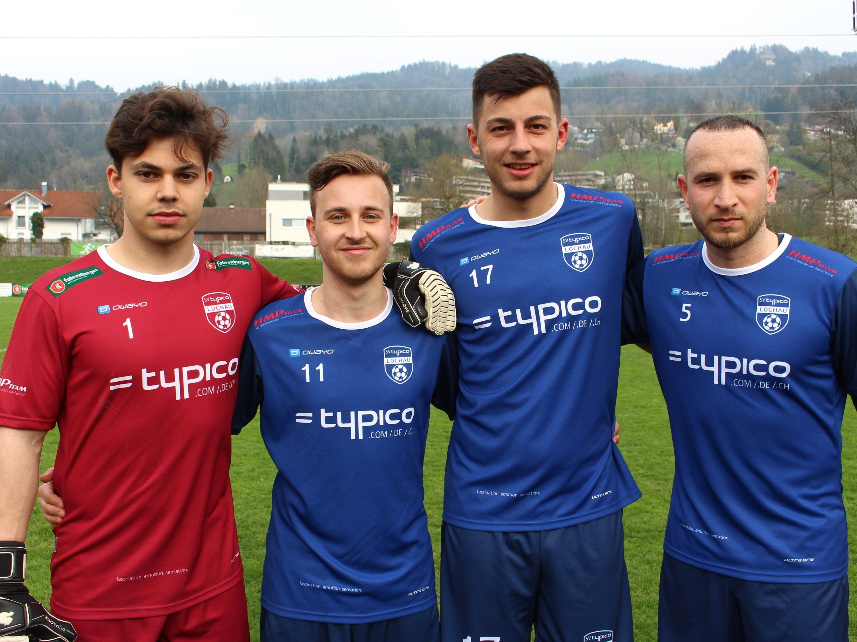 Ein erfolgreicher Spieltag für den SV typico Lochau: Tormann Sandro Eichhübl, Paradestürmer Kevin Prantl, Kapitän Fabio Feldkircher und der aktuelle Torschütze vom Dienst Semih Yasar.