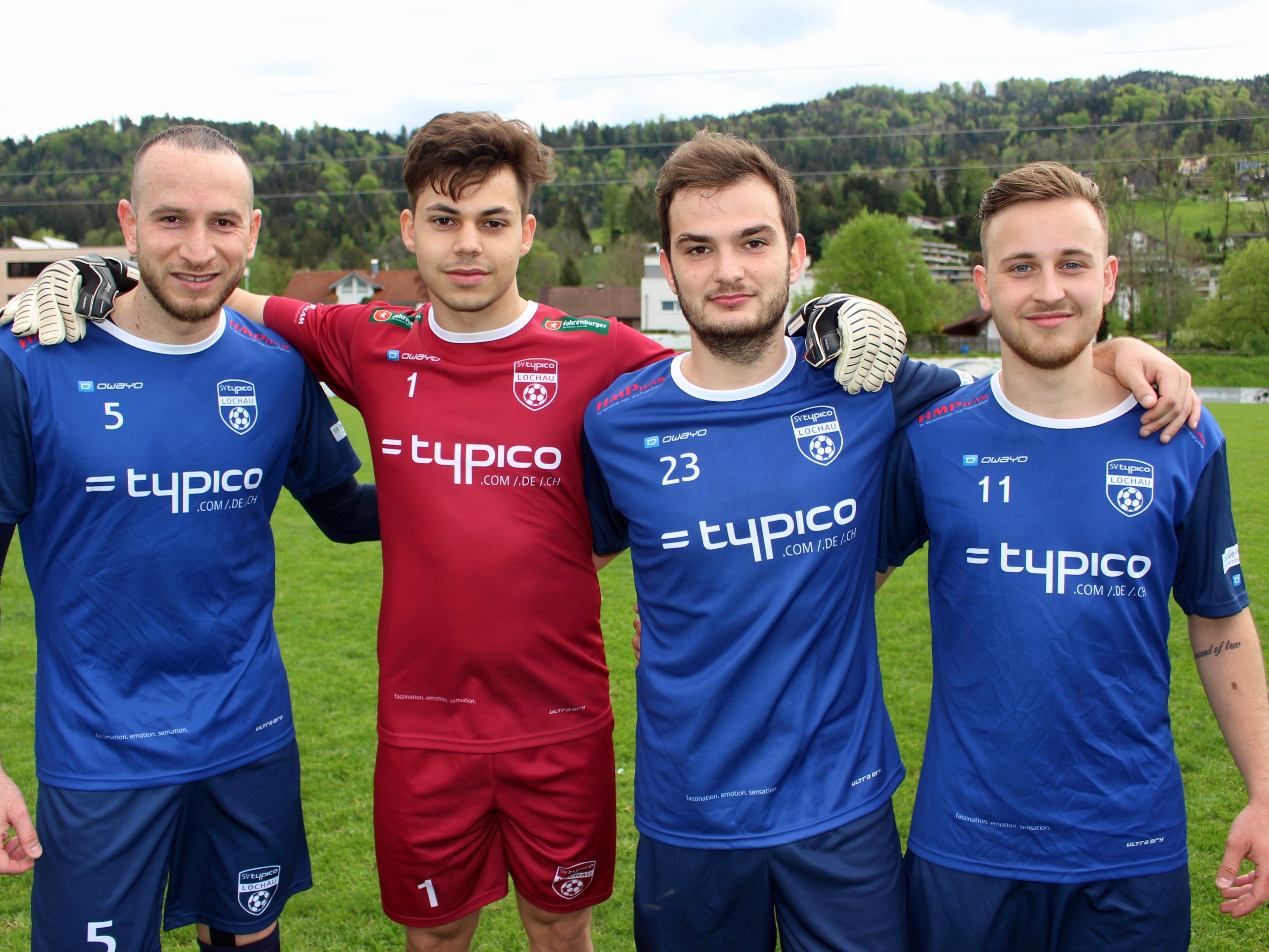 Die Matchwinner beim 4:1 Sieg gegen Alberschwende: Semih Yasar, Tormann Sandro Eichhübel, Benjamin Kaufmann und Kevin Prantl. Die Matchwinner beim 4:1 Sieg gegen Alberschwende: Semih Yasar, Tormann Sandro Eichhübel, Benjamin Kaufmann und Kevin Prantl.