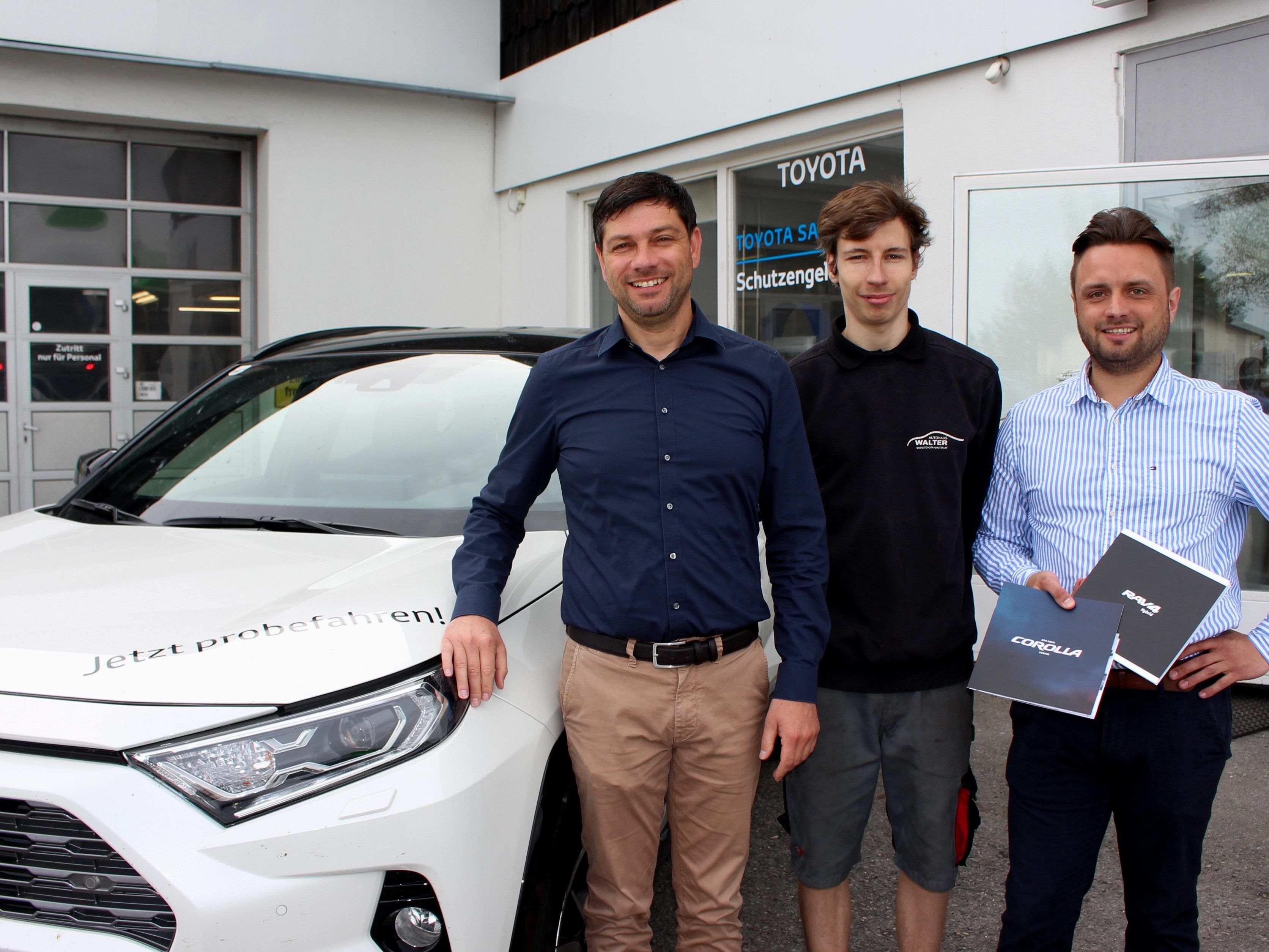 Einladung zur Doppel-Premiere am 26./27. April bei TOYOTA WALTER in Lochau: Der neue Toyota Corolla Hybrid und der neue Toyota RAV4 Hybrid stehen für Sie zur Testfahrt bereit! Einladung zur Doppel-Premiere am 26./27. April bei TOYOTA WALTER in Lochau: Der neue Toyota Corolla Hybrid und der neue Toyota RAV4 Hybrid stehen für Sie zur Testfahrt bereit!