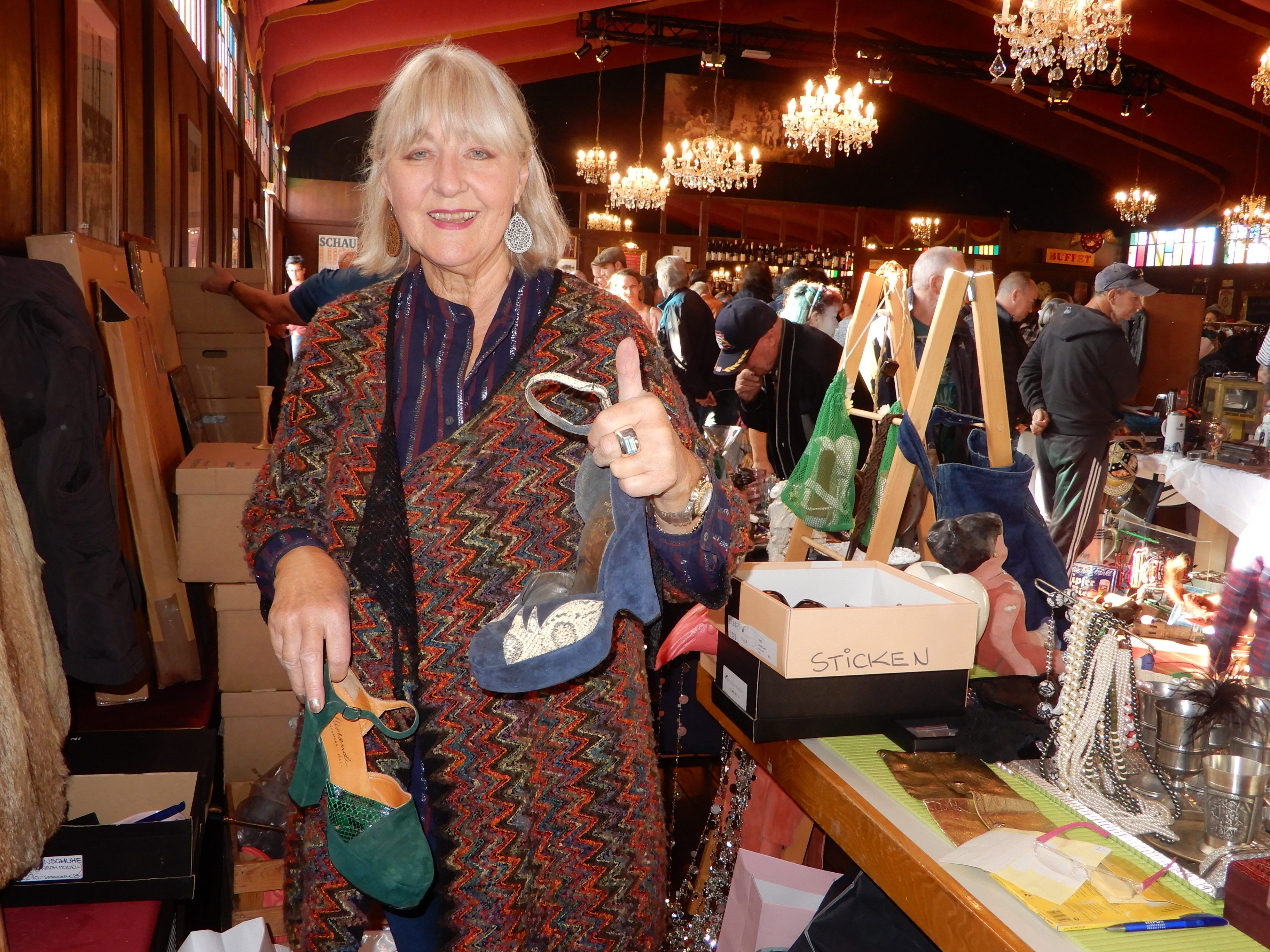 Am Sonntag bietet das neue Freudenhaus wieder Raritäten und Schnäppchen beim Flohmarkt, der das neue Freudenhausjahr einläutet. Am Sonntag bietet das neue Freudenhaus wieder Raritäten und Schnäppchen beim Flohmarkt, der das neue Freudenhausjahr einläutet.