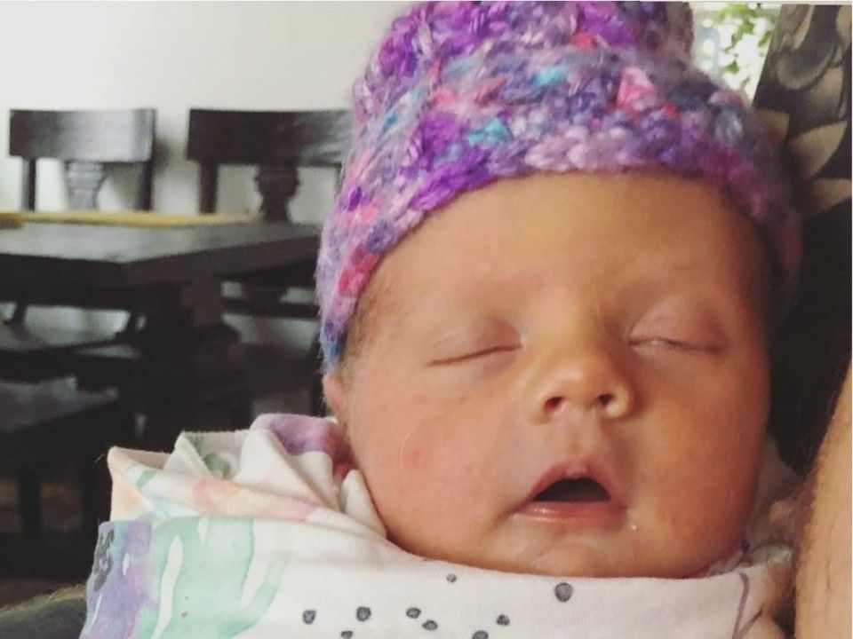 Die Tante spendete die Eizelle, die Oma trug das Kind aus.