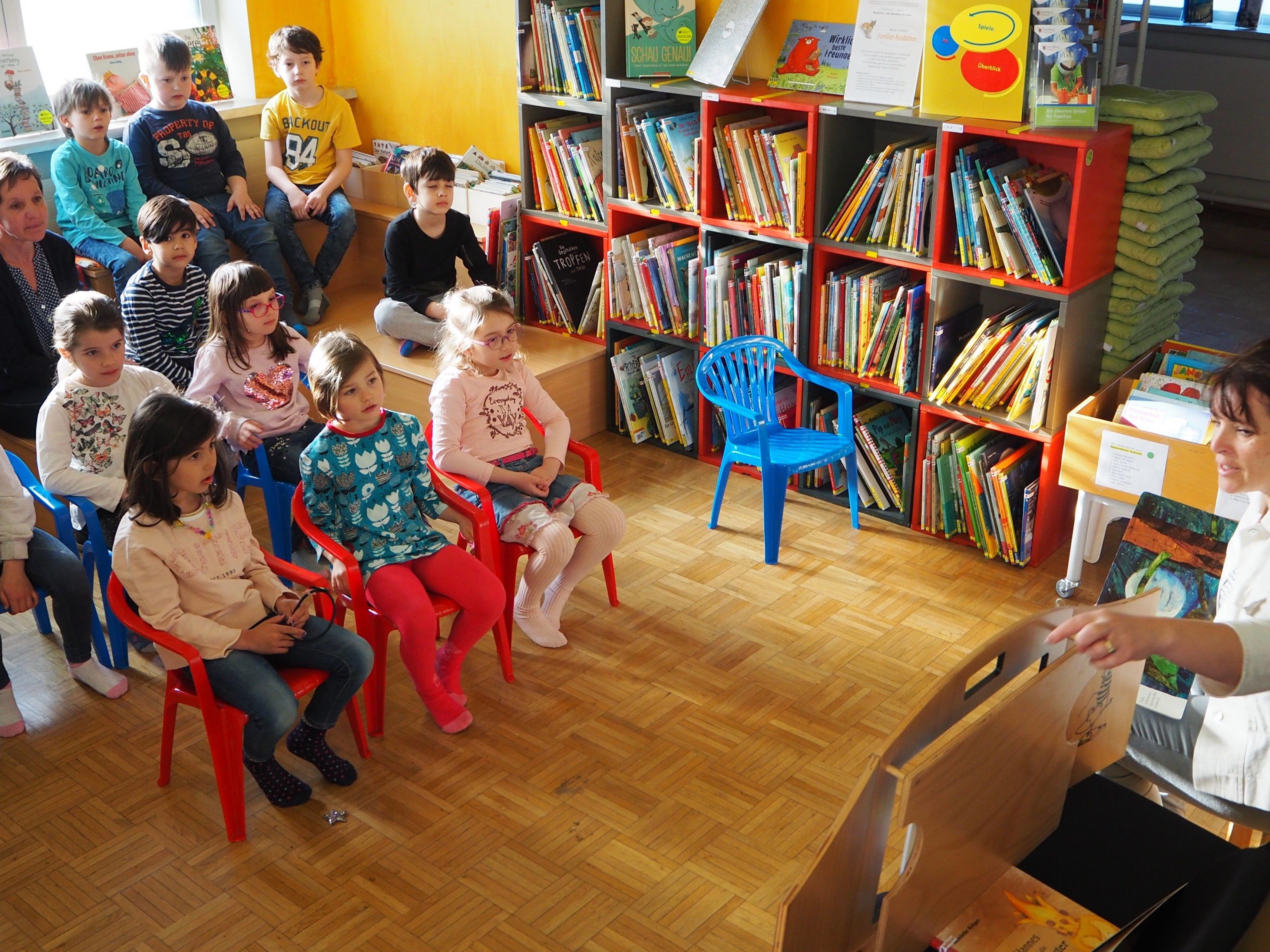 Die Vorschulklasse war zu Gast in der Altacher Bücherei