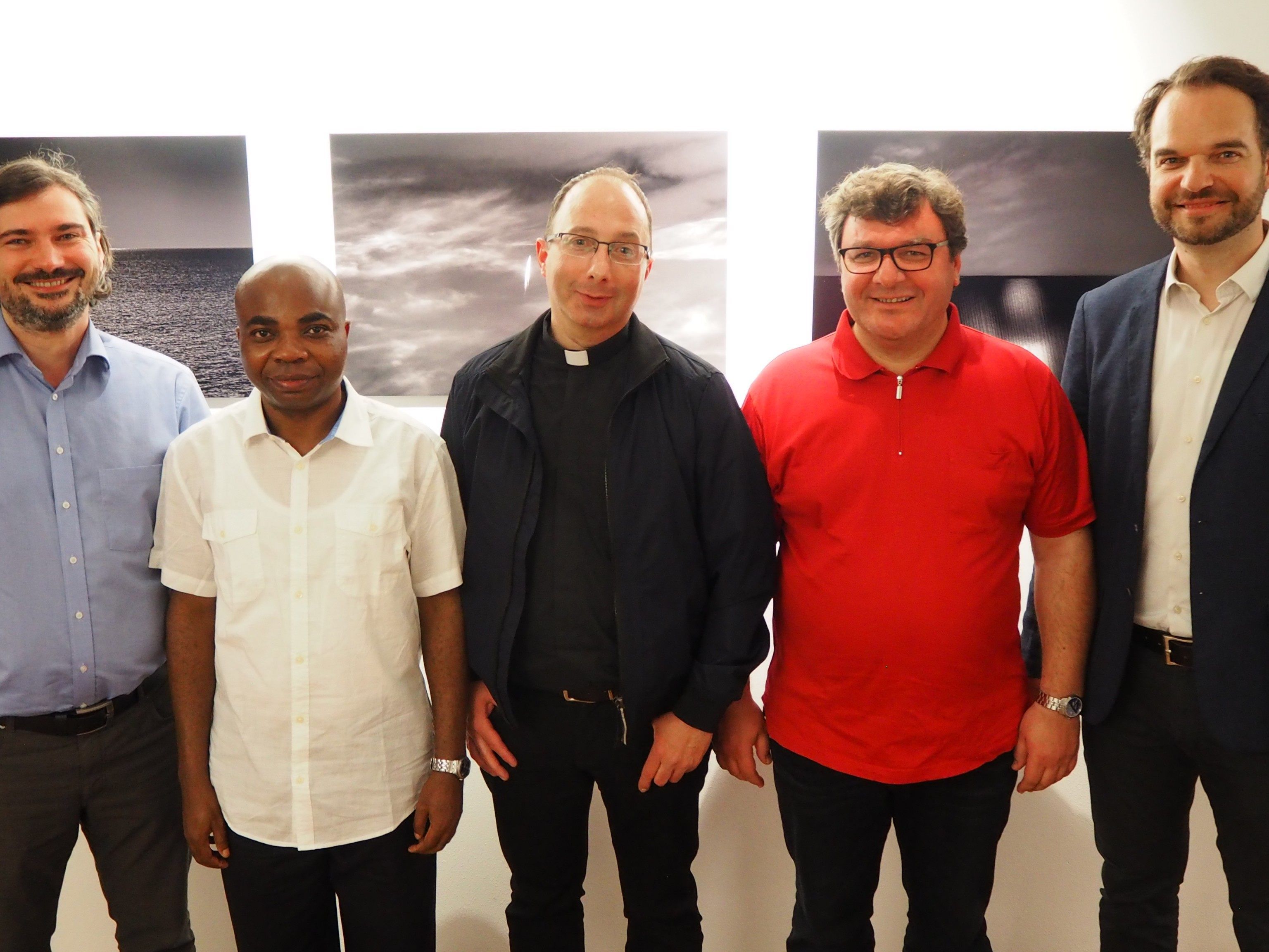 Pfarrer Marius Ciobanu, Pfarrer Placide Ponzo, Pfarrer Pio Reinprecht, Pfarrer Cristinel Dobos, Projektleiter Michael Willam Pfarrer Marius Ciobanu, Pfarrer Placide Ponzo, Pfarrer Pio Reinprecht, Pfarrer Cristinel Dobos, Projektleiter Michael Willam