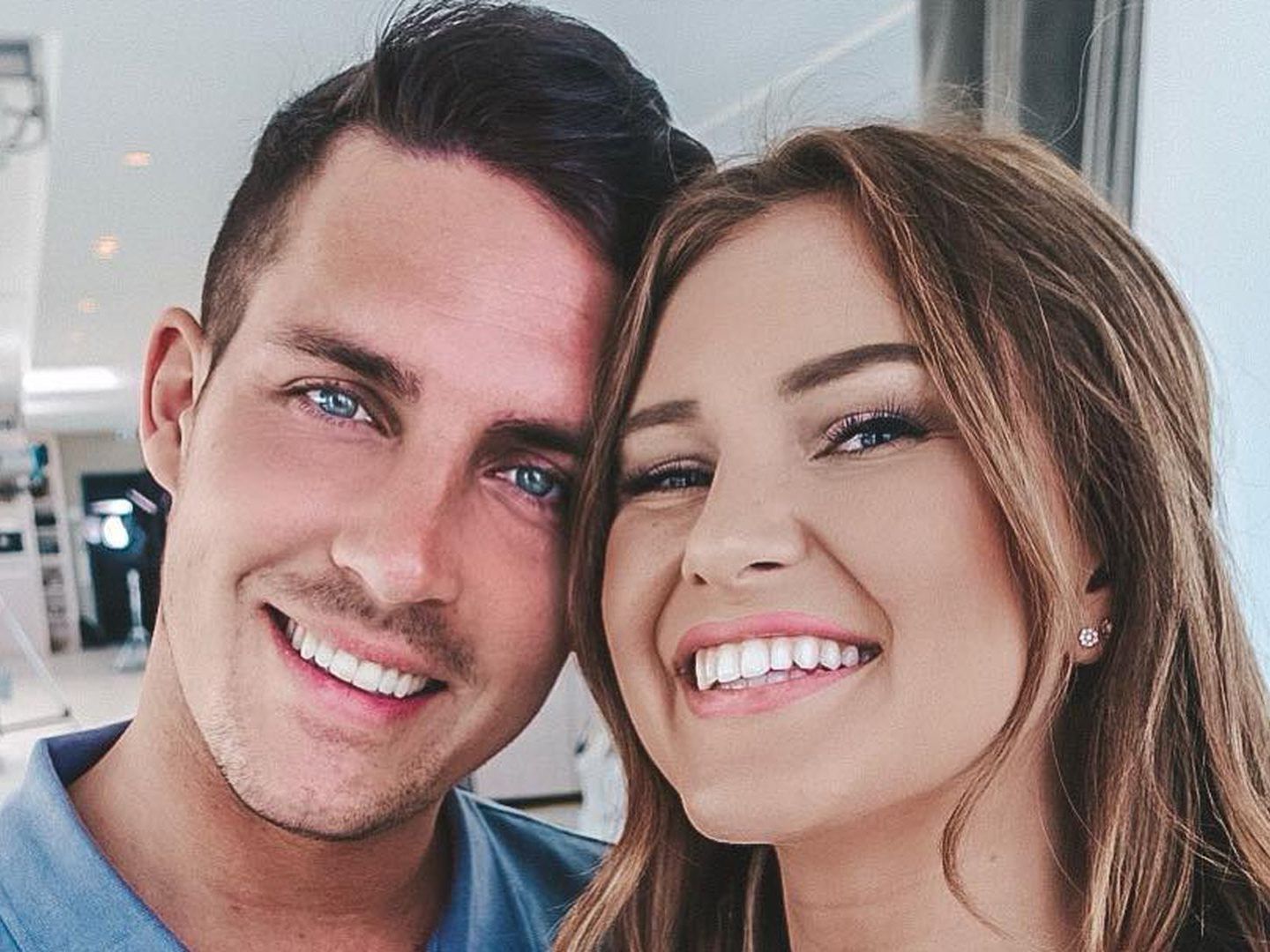 Das Influencer-Ehepaar versucht ein Kind zu bekommen.