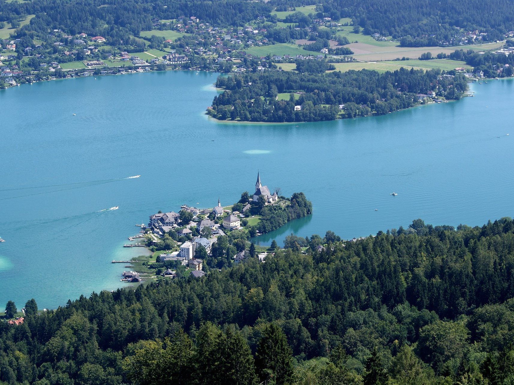 Eine Frau entdeckte die Leiche am Ufer des Wörthersees. Eine Frau entdeckte die Leiche am Ufer des Wörthersees.