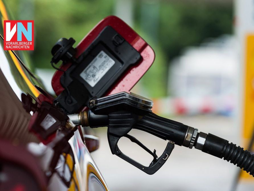 Sieben Jahrzehnte nach dem Weltkrieg geht es in Europa im Kampf gegen den Klimawandel wieder um synthetischen Treibstoff.