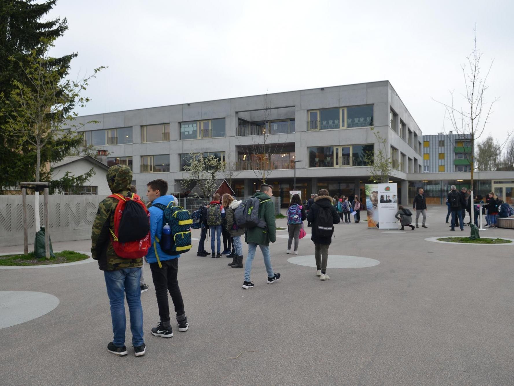 Erster umfassend autofreier Raum vor einer Schule in Vorarlberg Erster umfassend autofreier Raum vor einer Schule in Vorarlberg