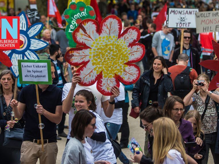 Glyphosat wird als teilweise krebserregend eingestuft. Deswegen protestieren Aktivisten regelmäßig dagegen, wie hier etwa bei einer Demo gegen Hersteller Monsanto.