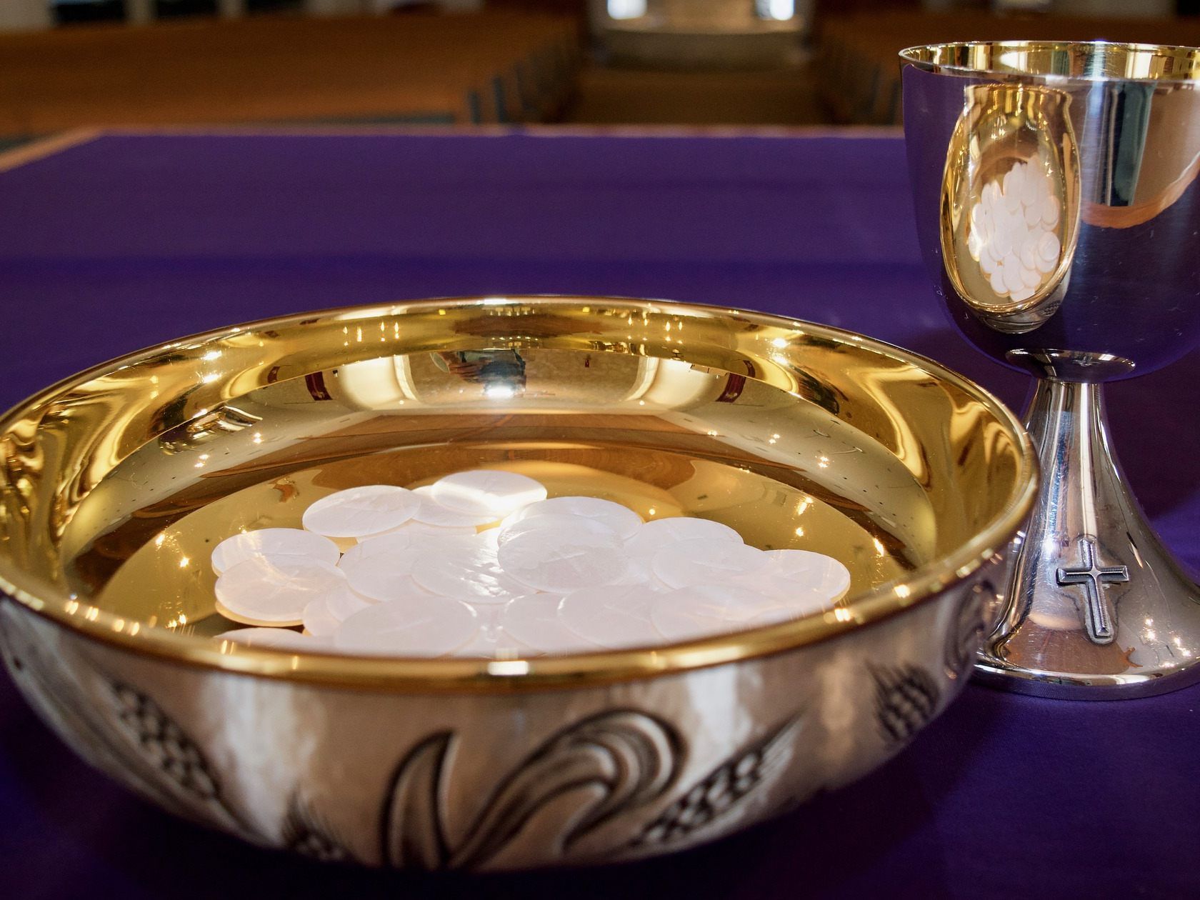 Die Diebe verursachten einen Schaden von mehreren Tausend Euro.