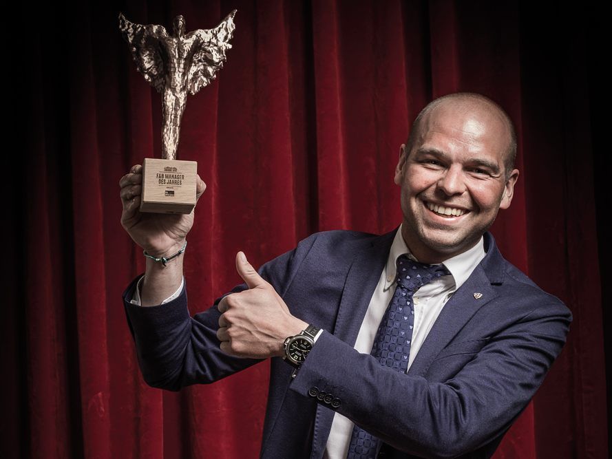 „Gastronom zu sein ist der coolste Beruf der Welt“, sagt Daniel Kreil vom Hotel Post Lech. Seine Passion wurde nun mit dem Award für den F&B-Manager des Jahres belohnt.