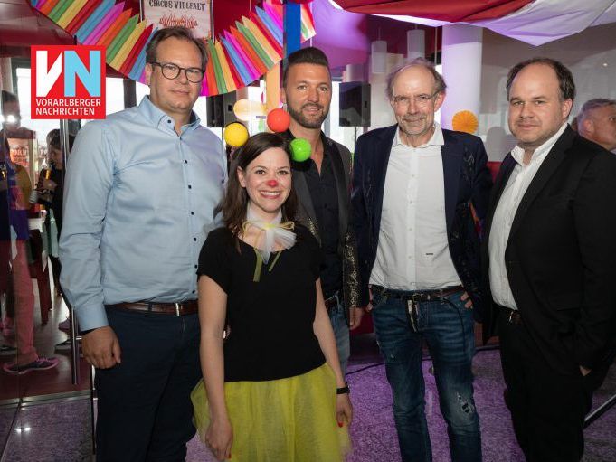 Russmedia-Geschäftsführer Markus Raith, Sabrina Weber und Mario Mally (Antenne) sowie Herausgeber Eugen A. Russ und Russmedia-Geschäftsführer und VN-CR Gerold Riedmann.