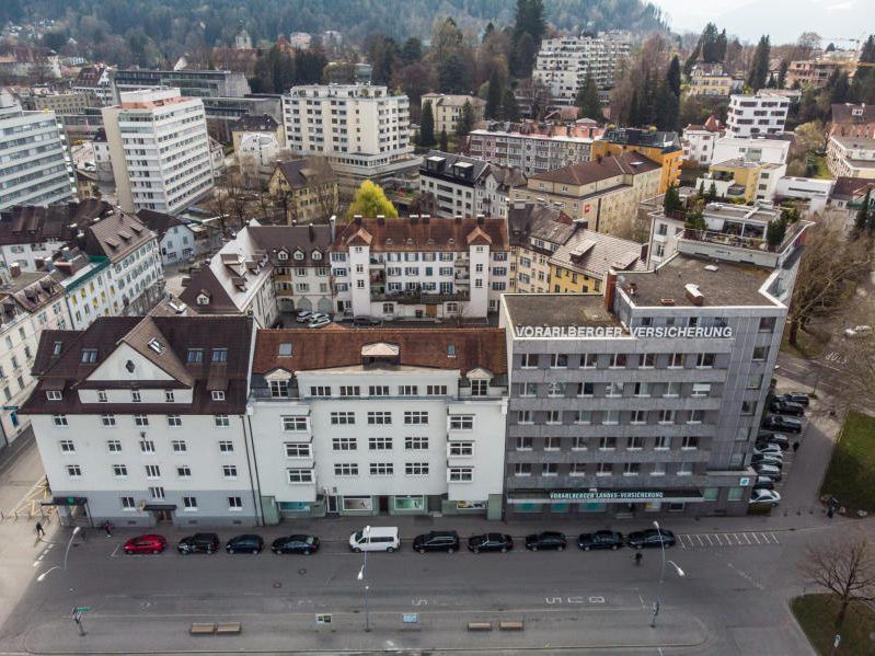 Das aktuelle VLV-Gebäude mit dem „Welzen-bacher-Haus“ links und dem „Hinteregger“-Wohn- und Ärztehaus rechts
