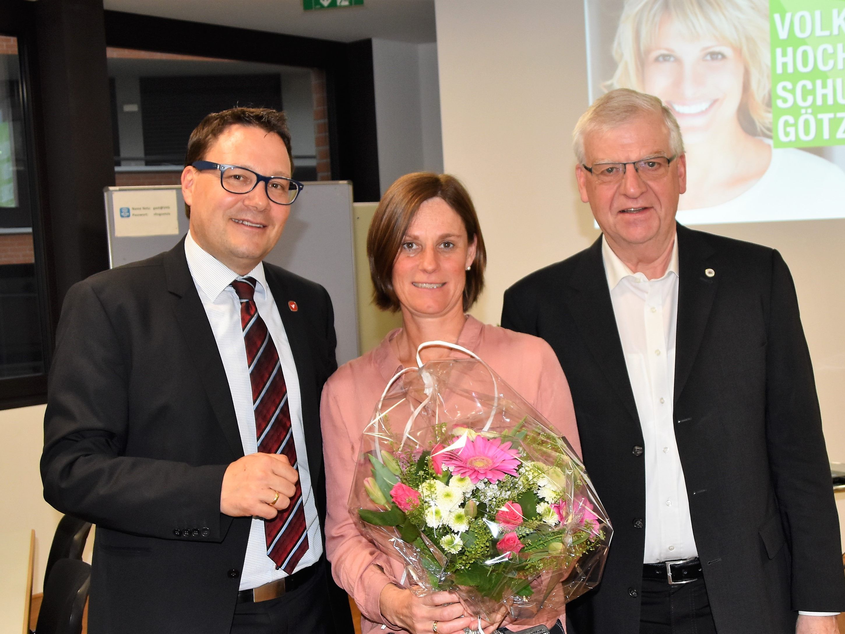 Stefan Fischnaller verabschiedet (gemeinsam mit Obmann Wolfgang Türtscher) Regina Heinzle