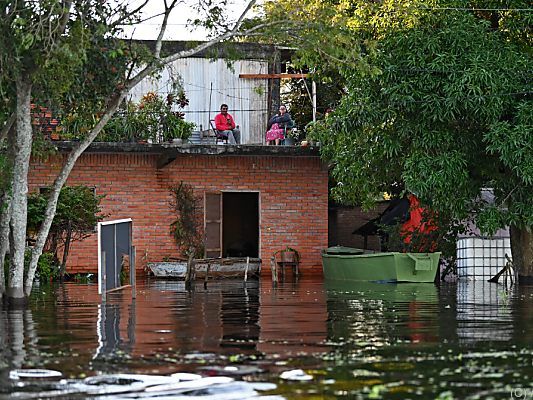 In Asuncion nähert sich der Hochwasserstand dem "Katastrophen"-Niveau