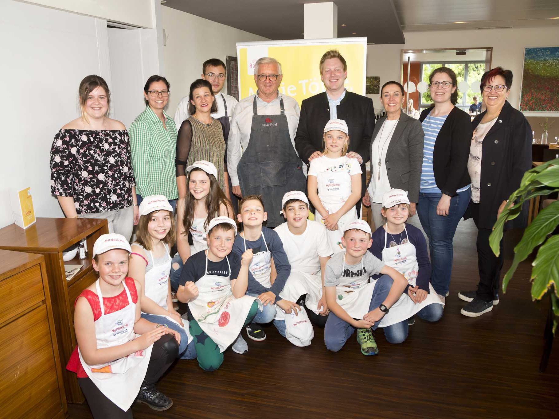 Die Rankweiler Miniköche 2019 mit den Ehrengästen Die Rankweiler Miniköche 2019 mit den Ehrengästen