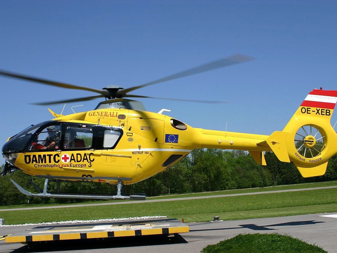 Mit dem Hubschrauber wurde der Siebenjährige ins Krankenhaus gebracht. Mit dem Hubschrauber wurde der Siebenjährige ins Krankenhaus gebracht.
