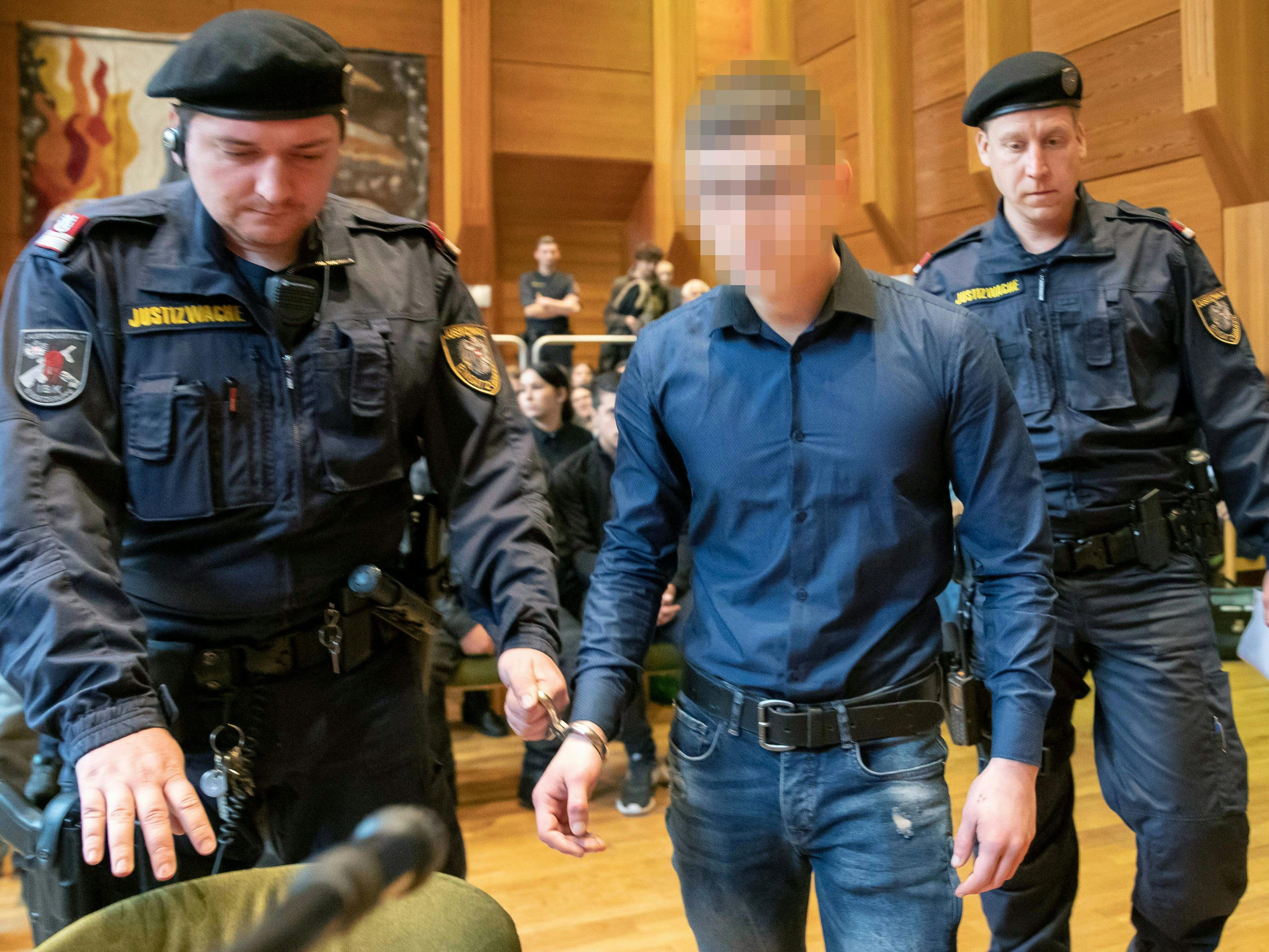 MORDPROZESS IN INNSBRUCK