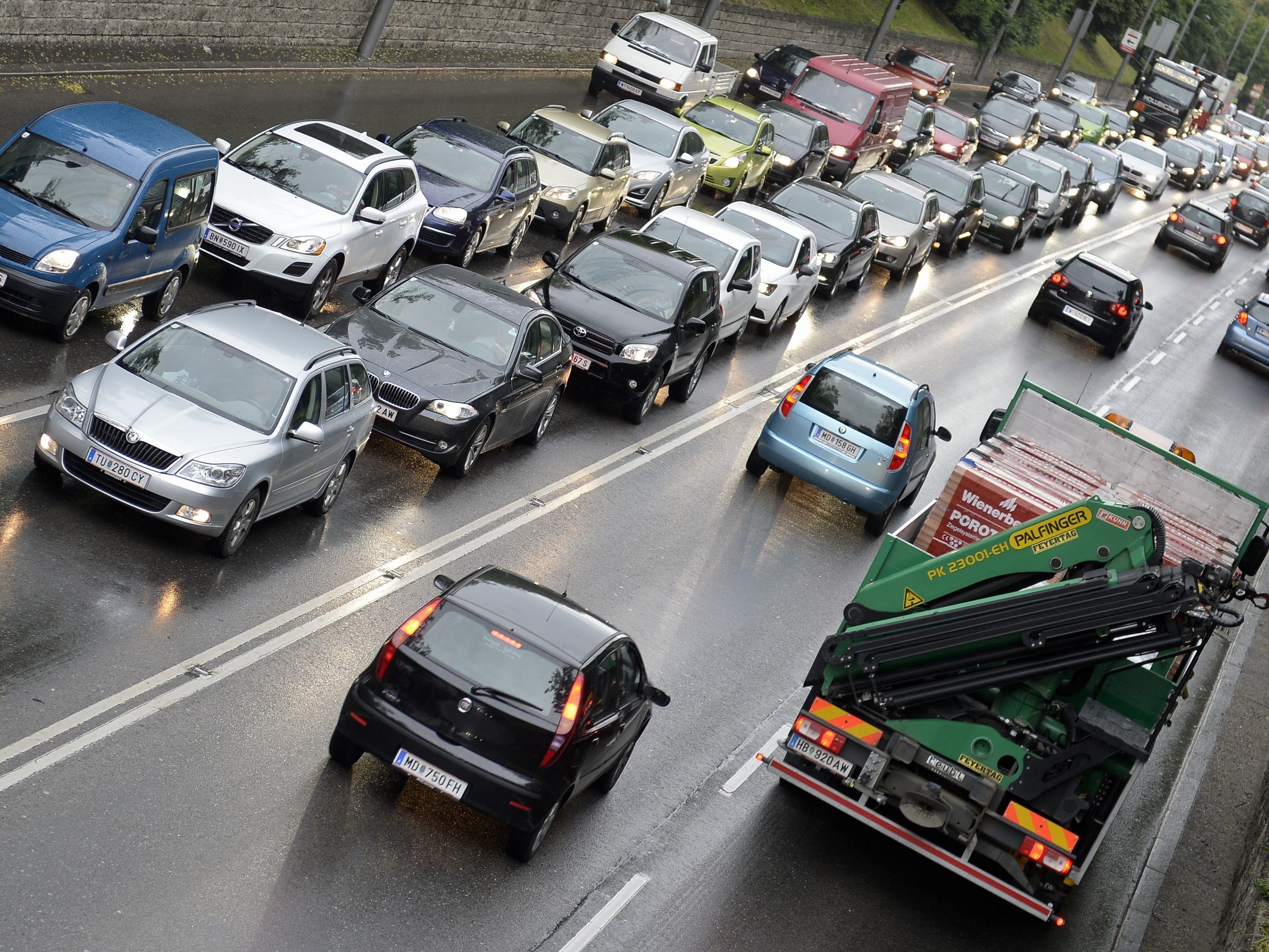 Autofahrer brauchten heute wieder viel Geduld. Autofahrer brauchten heute wieder viel Geduld.