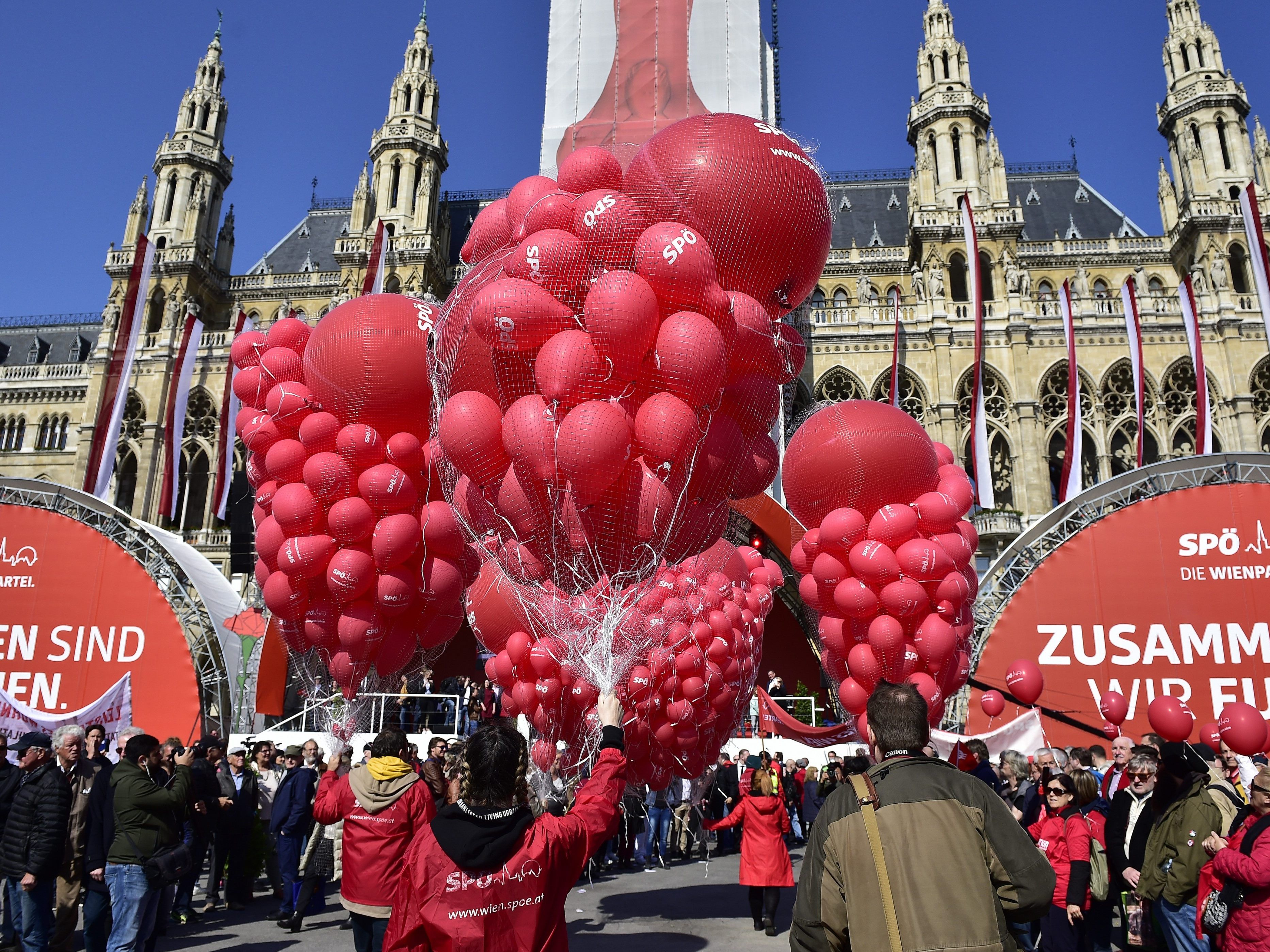 Maiaumarsch in Wien: Ziel ist der Wiener Rathausplatz.