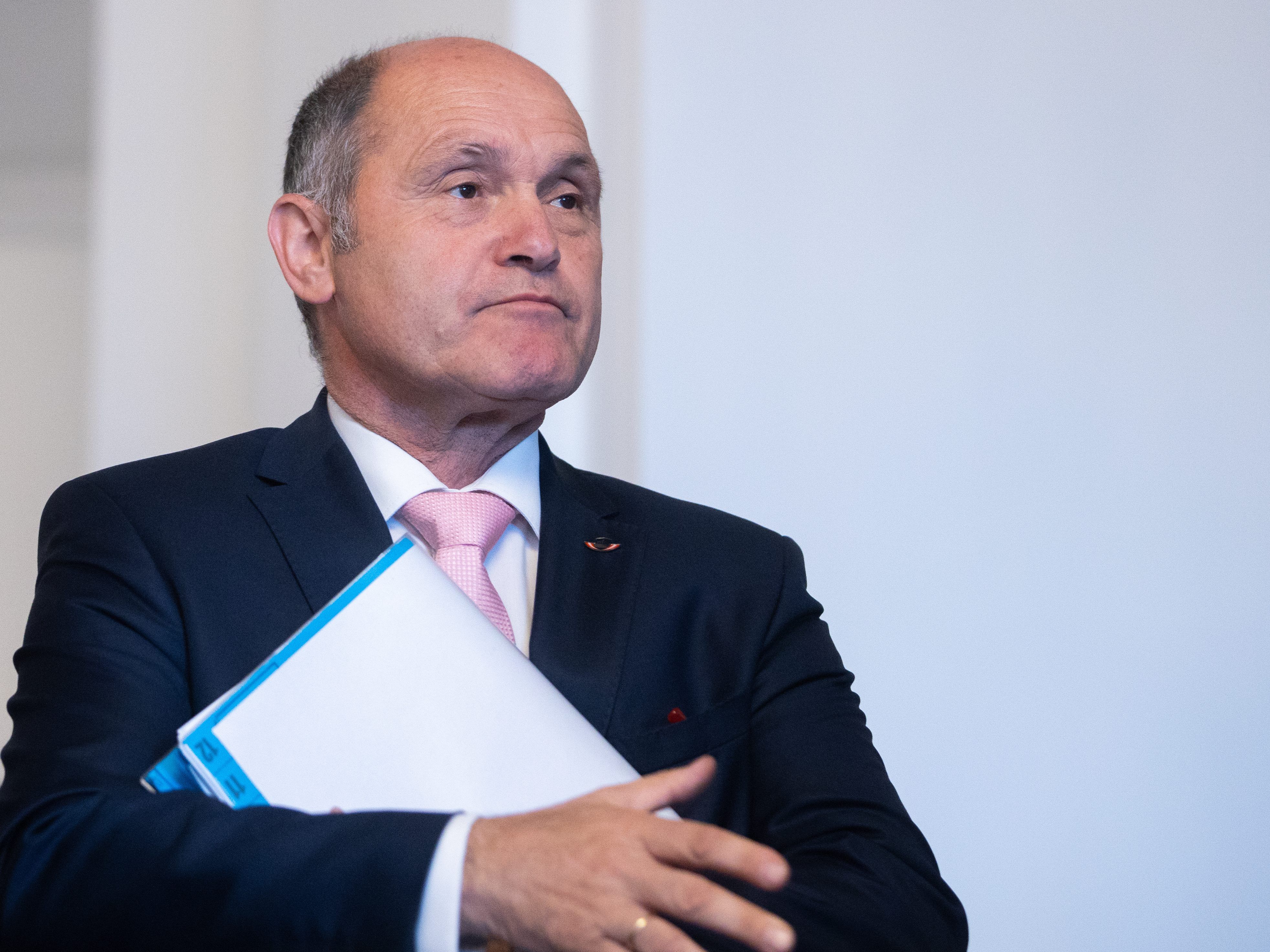 Die ÖVP hat die Sondersitzung auf Montag nach der EU-Wahl verschoben. Die ÖVP hat die Sondersitzung auf Montag nach der EU-Wahl verschoben.