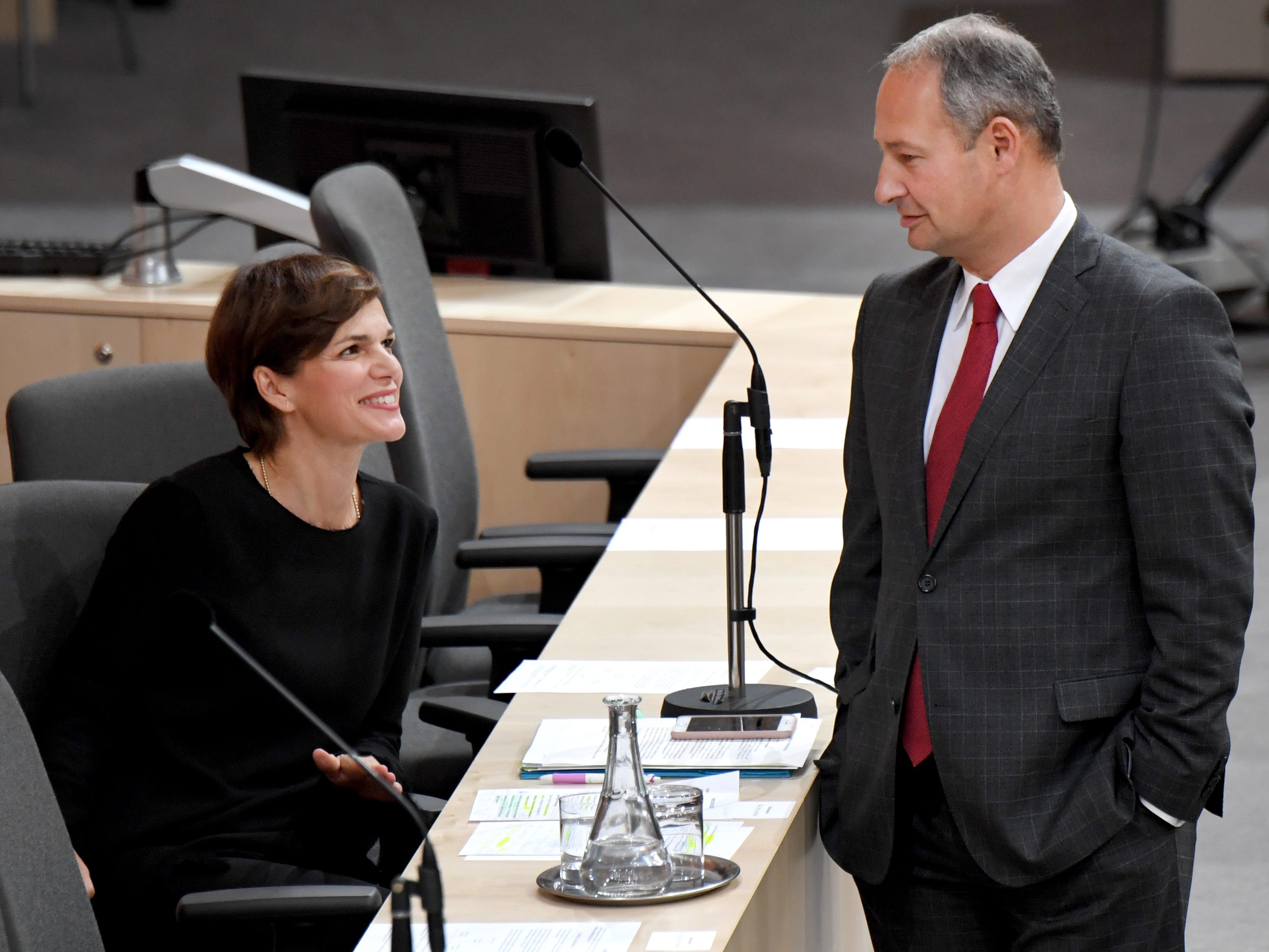 Parteichefin Pamela Rendi-Wagner und Spitzenkandidat Andreas Schieder fürchten eine Kooperation von der ÖVP mit Rechtsaußen-Parteien