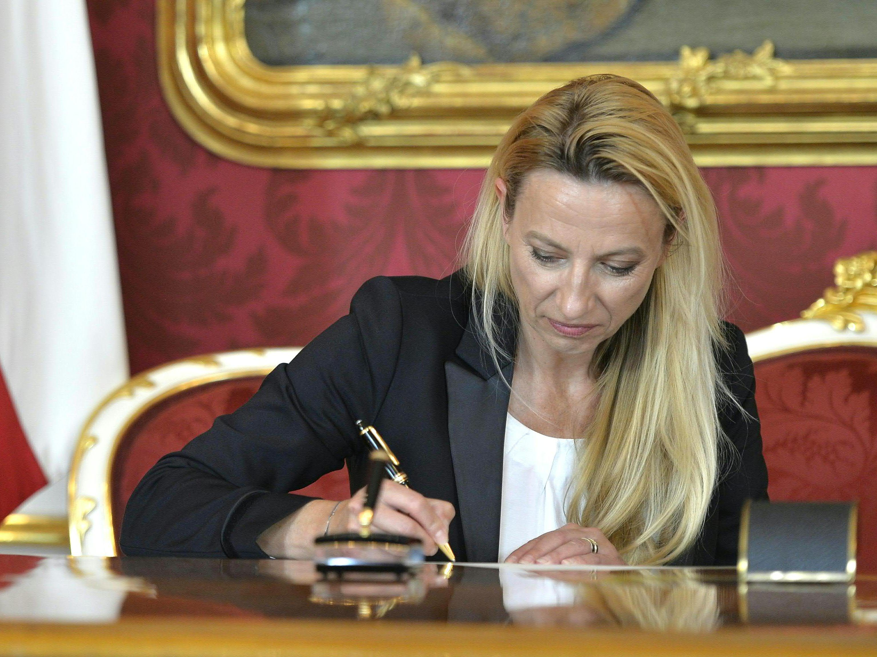 Bogner-Strauß wird das Sportministerium übernehmen.