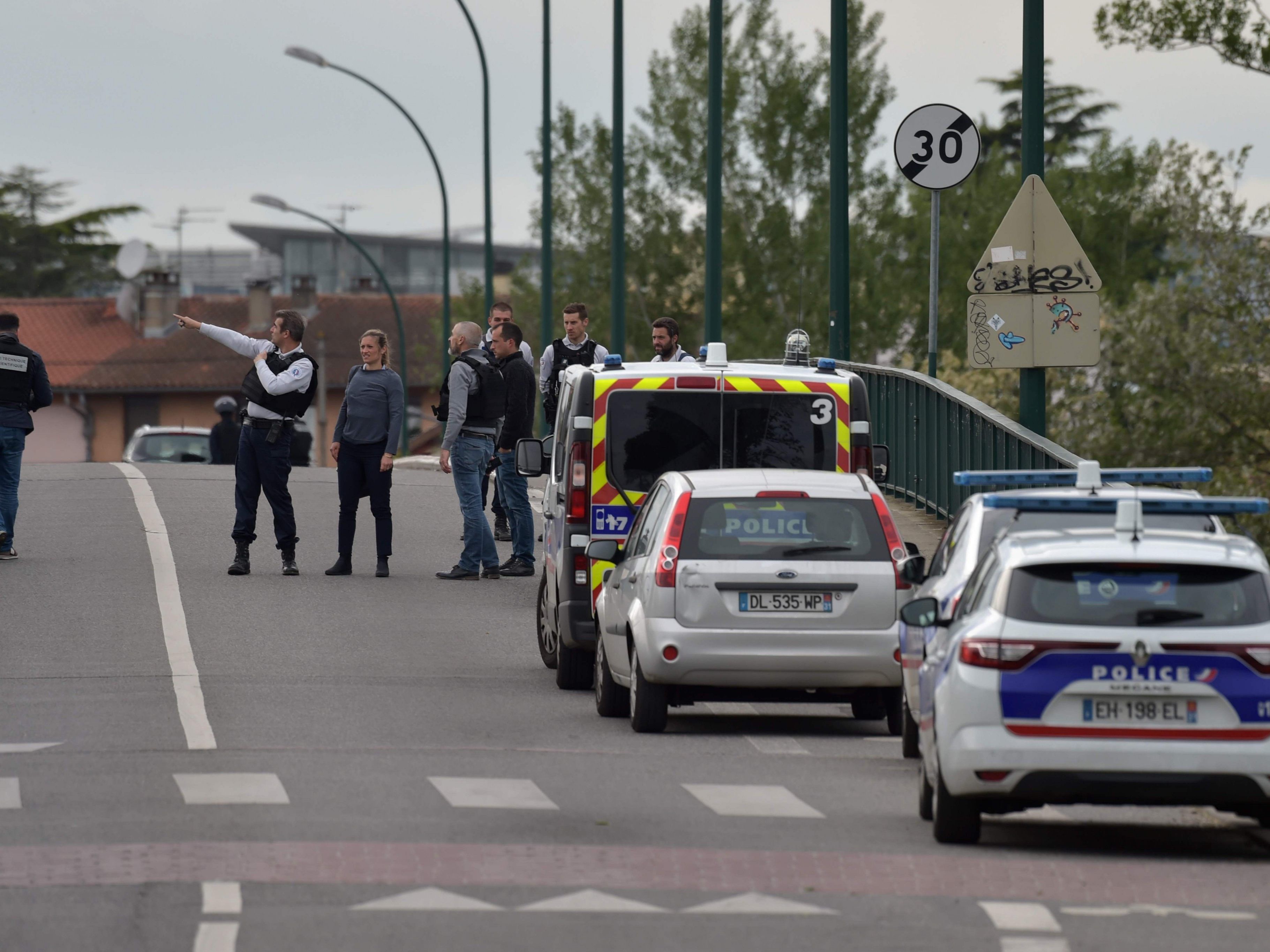 Der Geiselnehmer soll gedroht haben, auf Polizisten zu schießen.