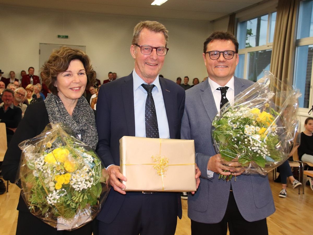 Hildegard und Manfred Flatz mit Thomas Schierle. Hildegard und Manfred Flatz mit Thomas Schierle.