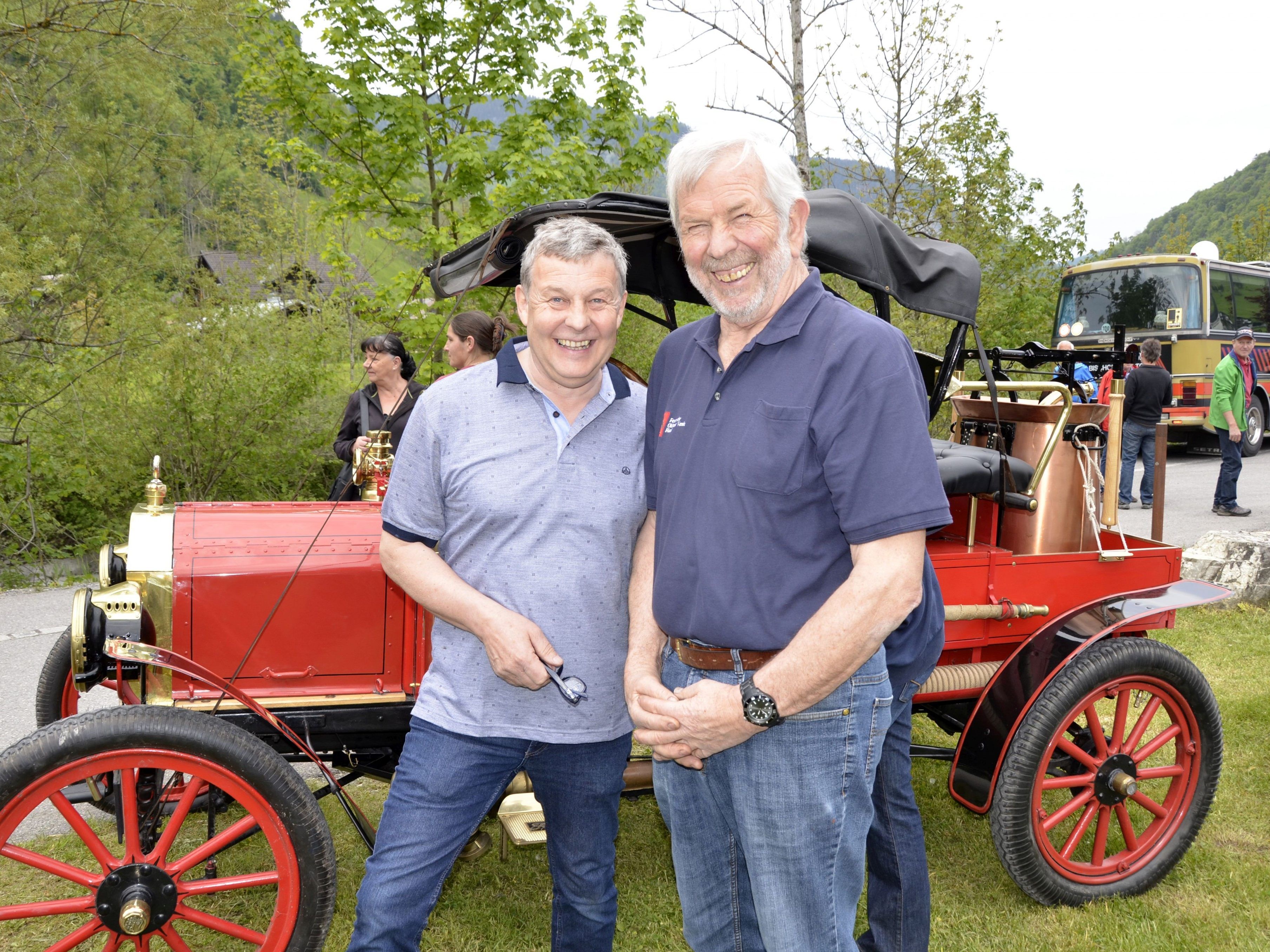 Hauptorganisator Toni Wüstner und Karl Harmann mit seinem Ford T