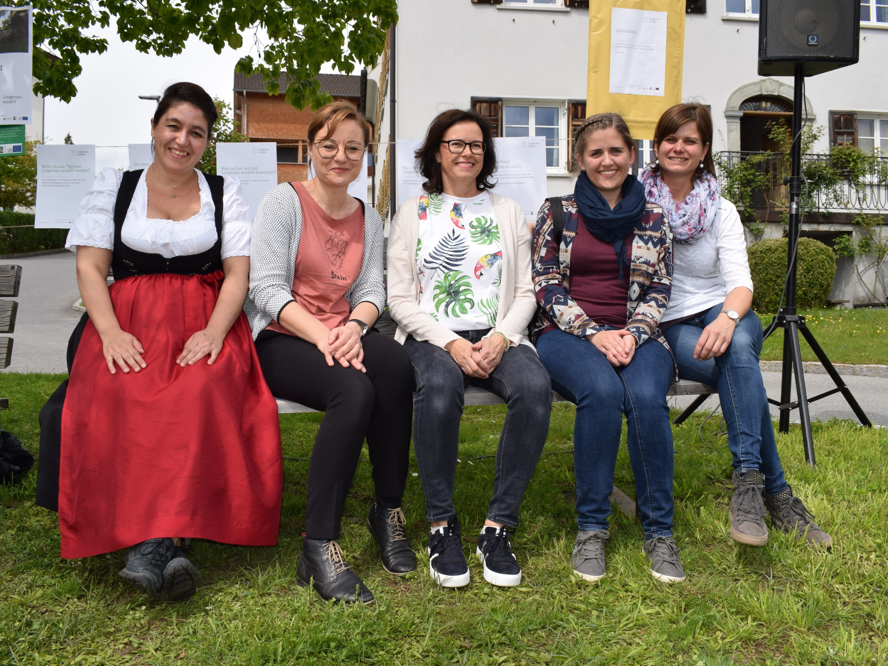 Zeichnen für den Erfolg vom Bänklefest verantwortlich: Dagmar Timmers-Fehr, Isabella Natter-Spets, Margit Schwärzler-Bischof, Sarina Berchtold und Bürgermeisterin Annette Sohler. Zeichnen für den Erfolg vom Bänklefest verantwortlich: Dagmar Timmers-Fehr, Isabella Natter-Spets, Margit Schwärzler-Bischof, Sarina Berchtold und Bürgermeisterin Annette Sohler.