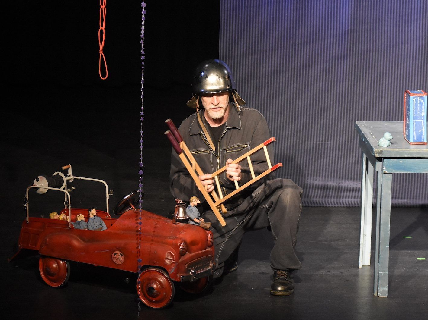 Das Weite Theater Berlin begeisterte mit „Bei der Feuerwehr wird der Kaffee kalt“. Das Weite Theater Berlin begeisterte mit „Bei der Feuerwehr wird der Kaffee kalt“.