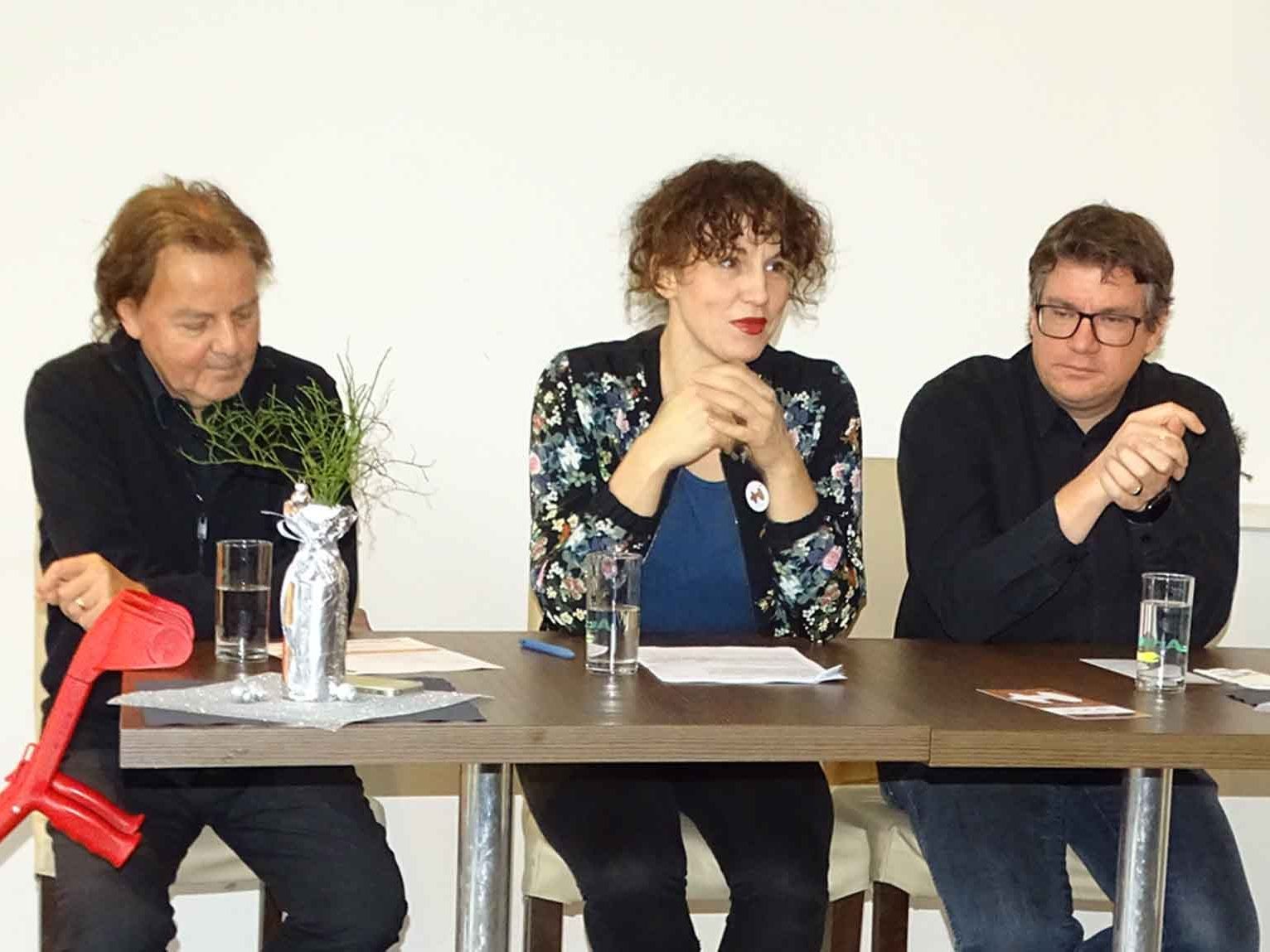 Homunculus-Präsident Günter Bucher, Susi Claus und GF Dieter Heidegger stellten das Programm vor.
