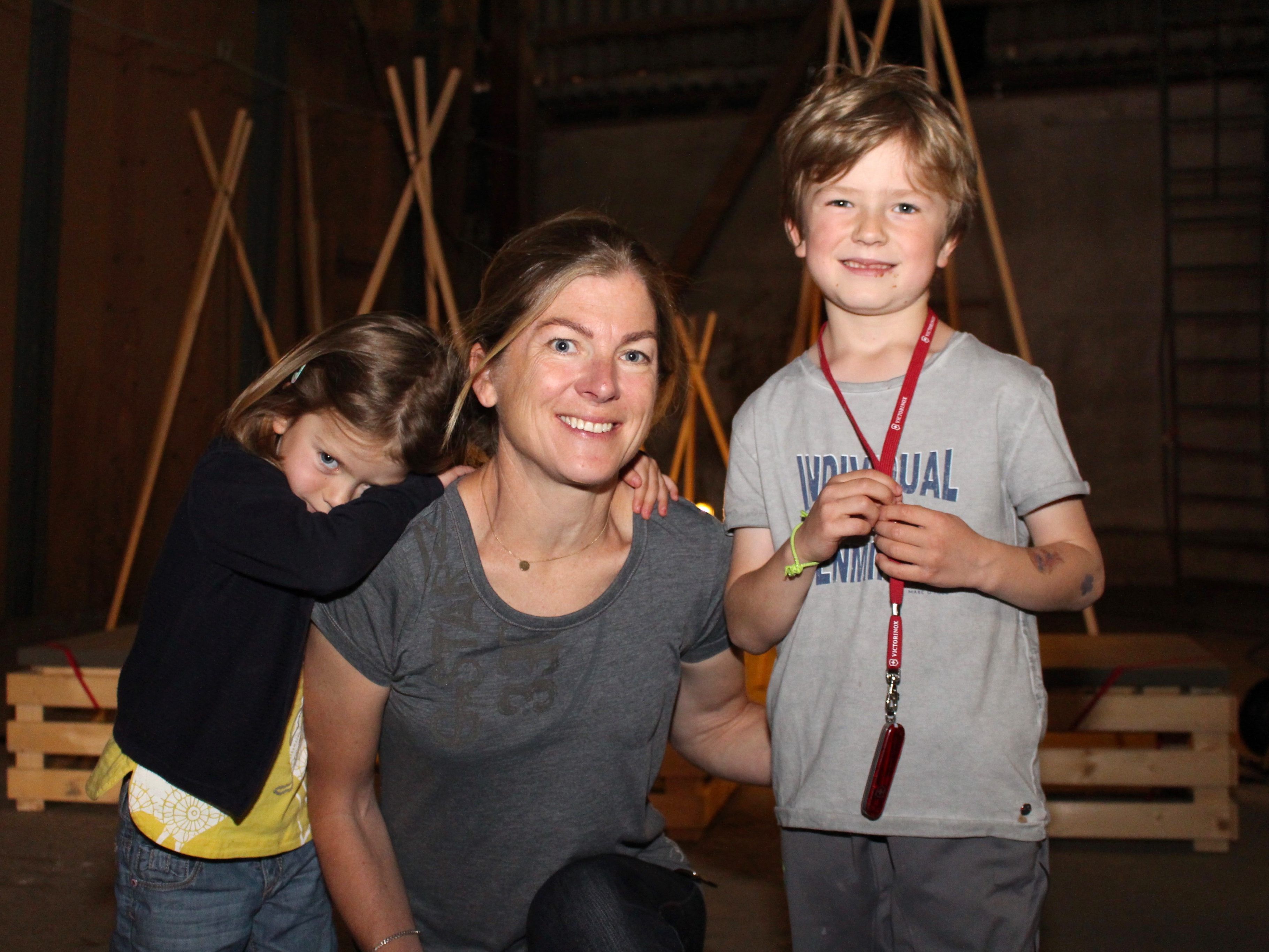 Carla und Linus freuten sich mit Mama Sabine auf den Kinderfilm.