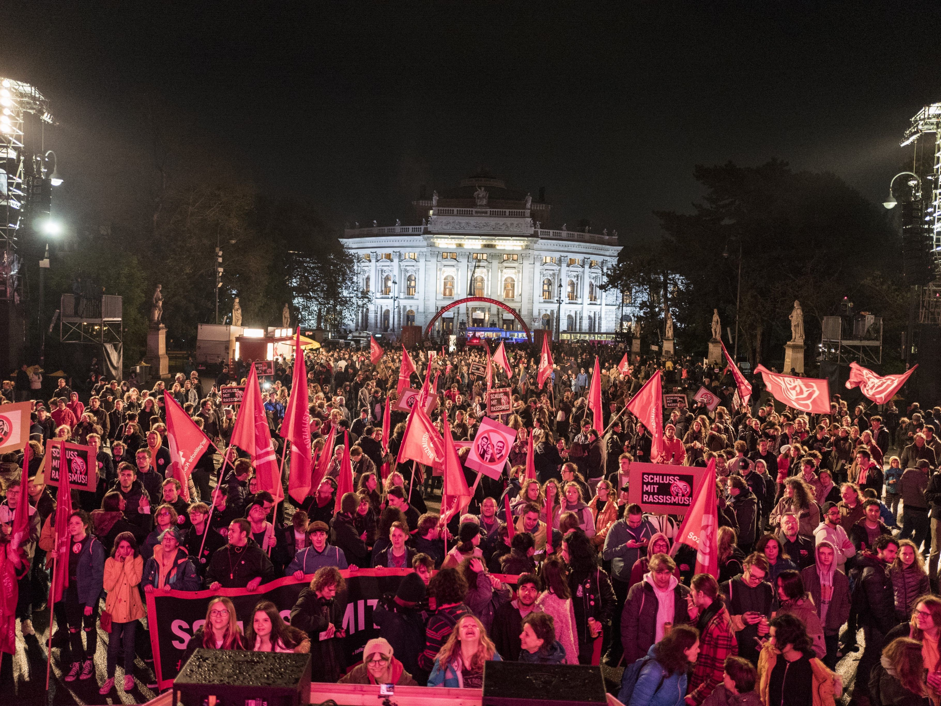 2800 Personen nahmen am Fackelzug der SJ in Wien teil.