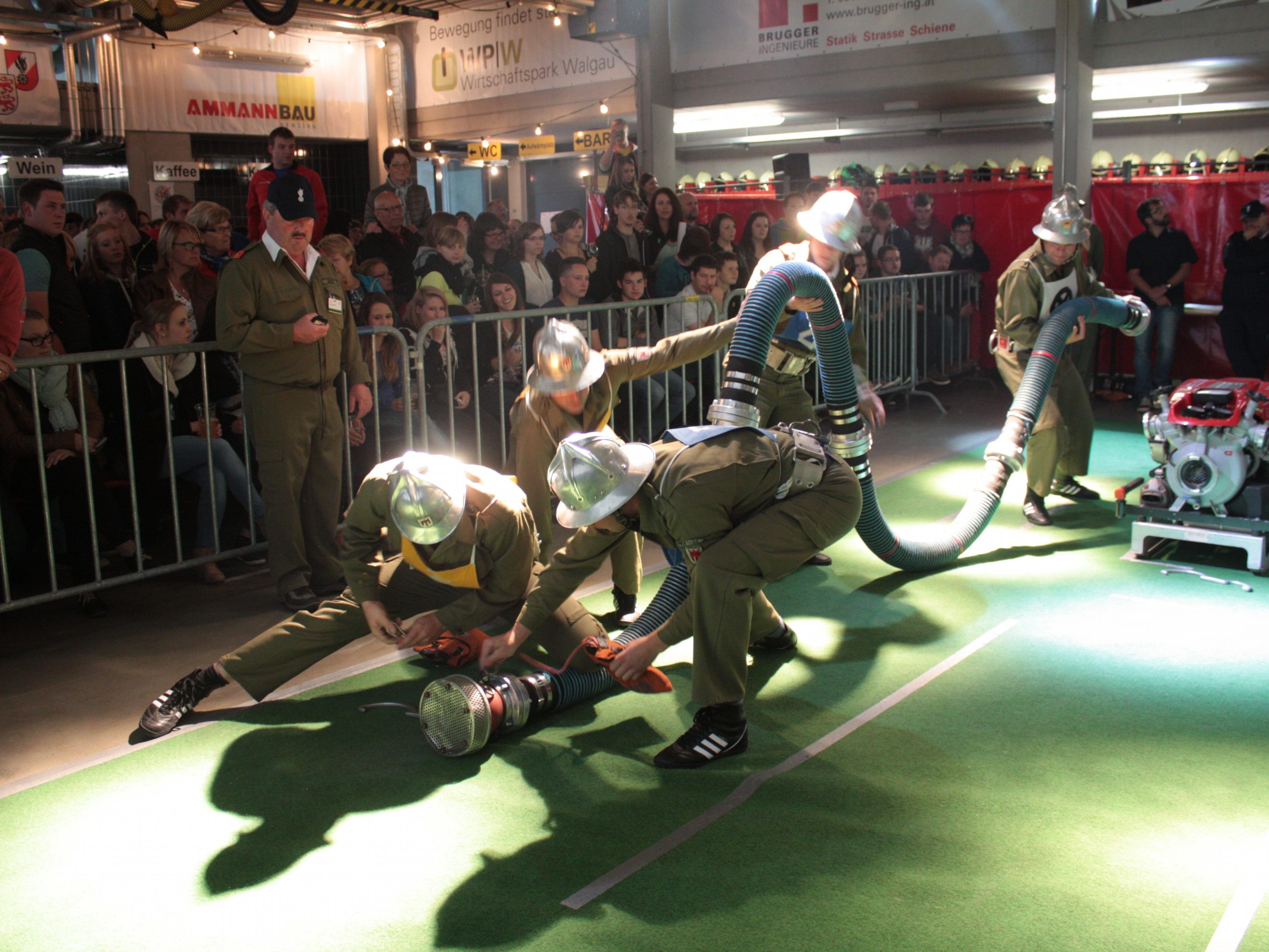 Beim Nightcup kann man hautnah erleben, wie sich die Feuerwehren für den Ernstfall vorbereiten. Beim Nightcup kann man hautnah erleben, wie sich die Feuerwehren für den Ernstfall vorbereiten.