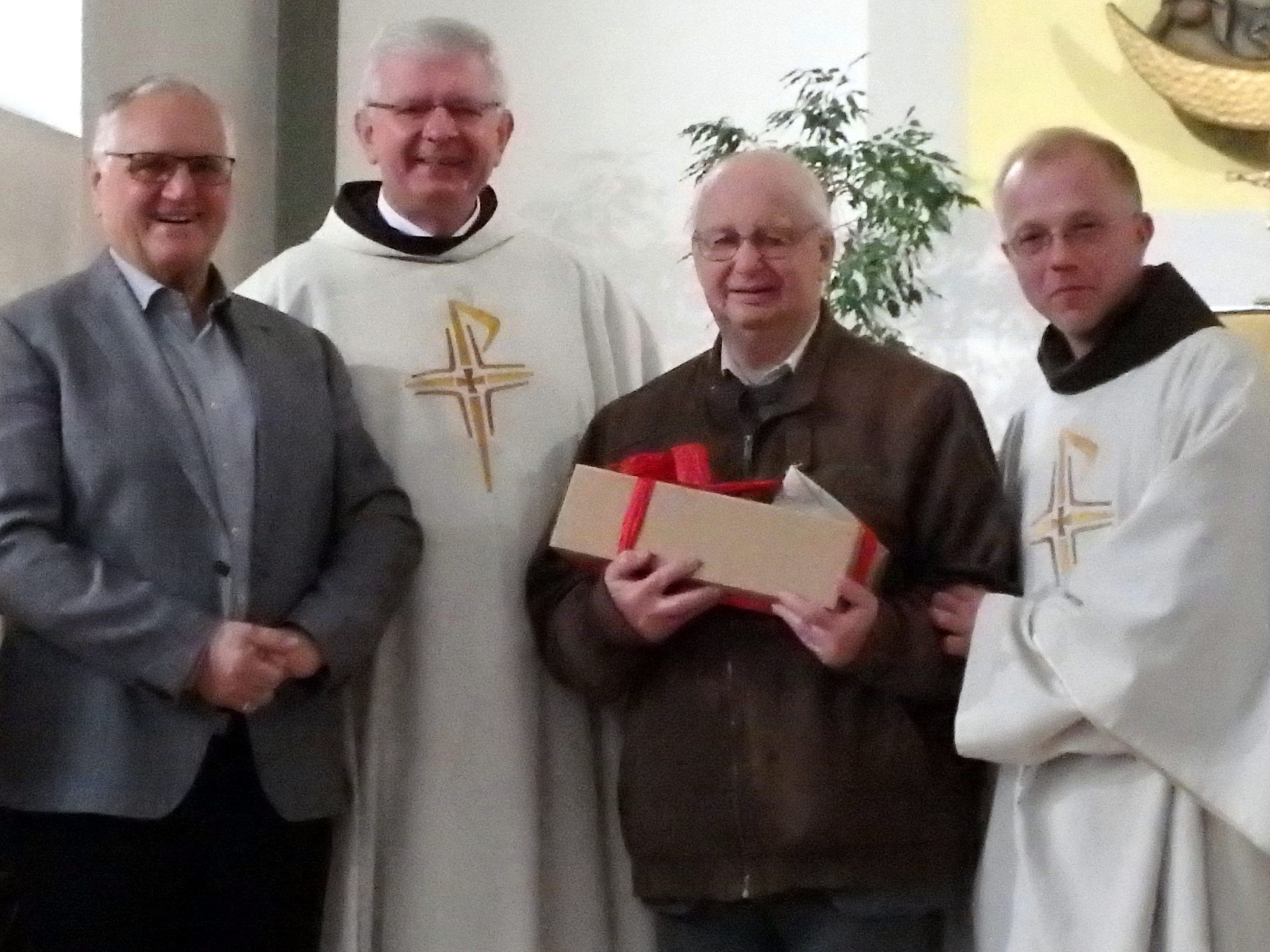 Klostervater Heinz Seeburger, Pfarrer Pater Adrian, Jubilar Edi Janz, Pater Guido Klostervater Heinz Seeburger, Pfarrer Pater Adrian, Jubilar Edi Janz, Pater Guido