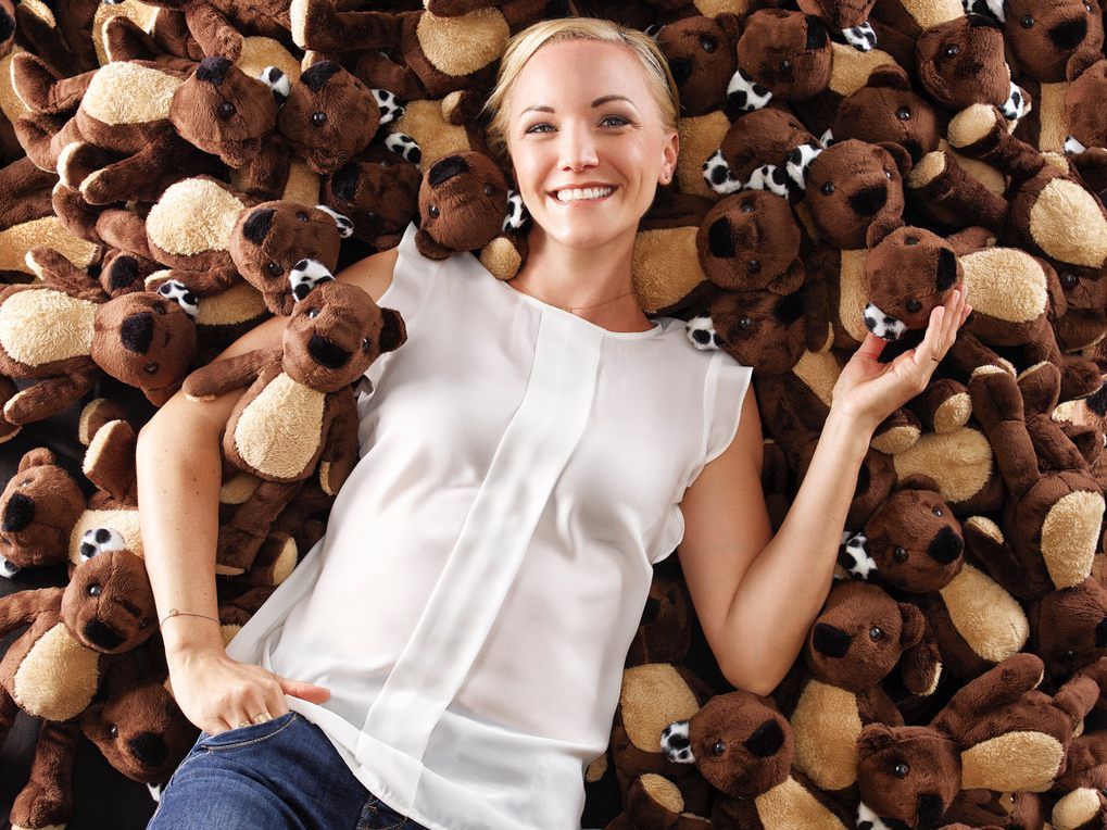 Lesung von Autorin Ingrid Hofer mit humorvollen Liedern und Tanz. Lesung von Autorin Ingrid Hofer mit humorvollen Liedern und Tanz.
