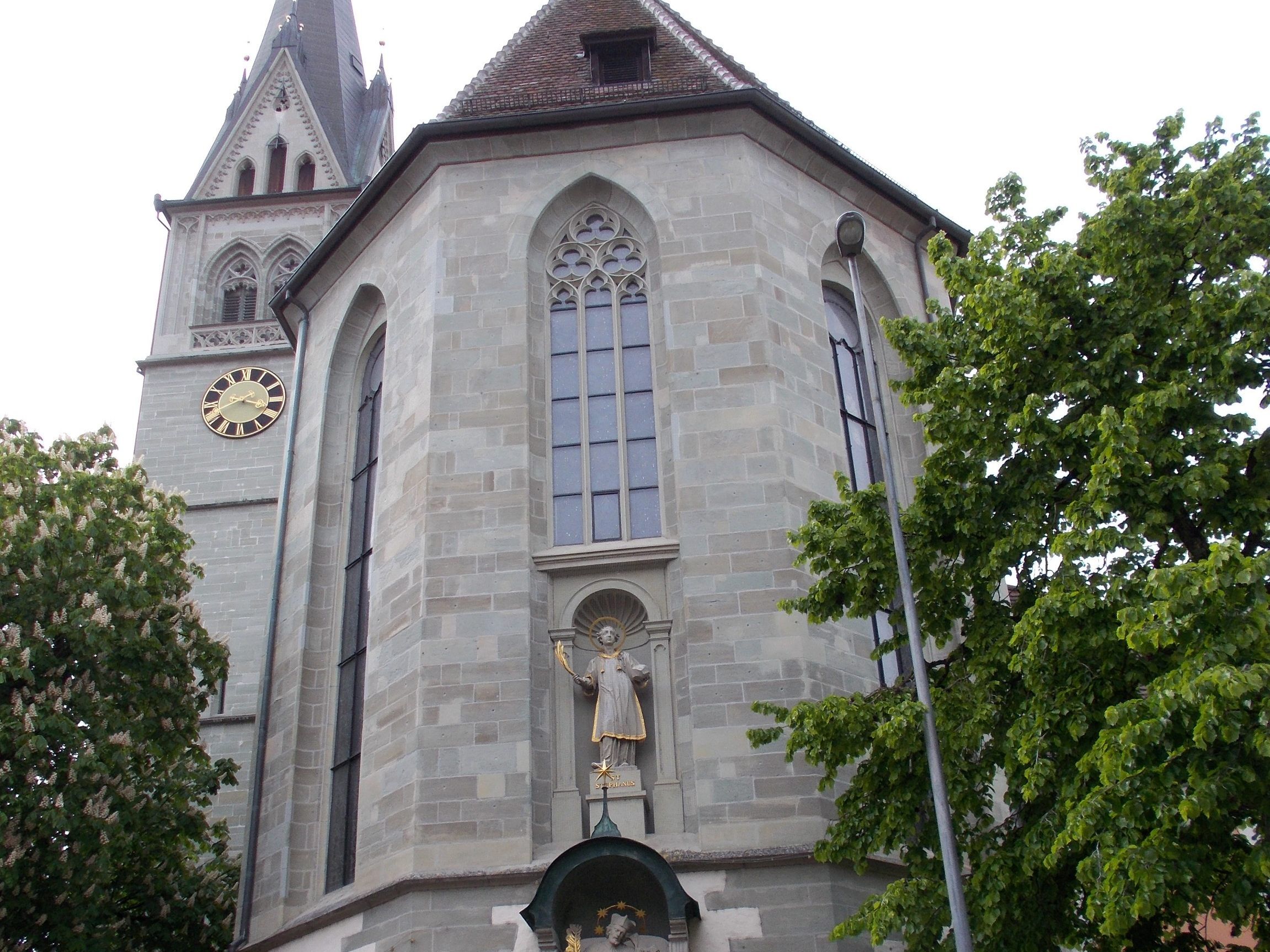 Das Münster „Unserer Lieben Frau“ mit dem weit über die Dächer der Altstadt hinausragenden Turm bildet geistlich und architektonisch das Herzstück der Stadt Radolfzell Das Münster „Unserer Lieben Frau“ mit dem weit über die Dächer der Altstadt hinausragenden Turm bildet geistlich und architektonisch das Herzstück der Stadt Radolfzell