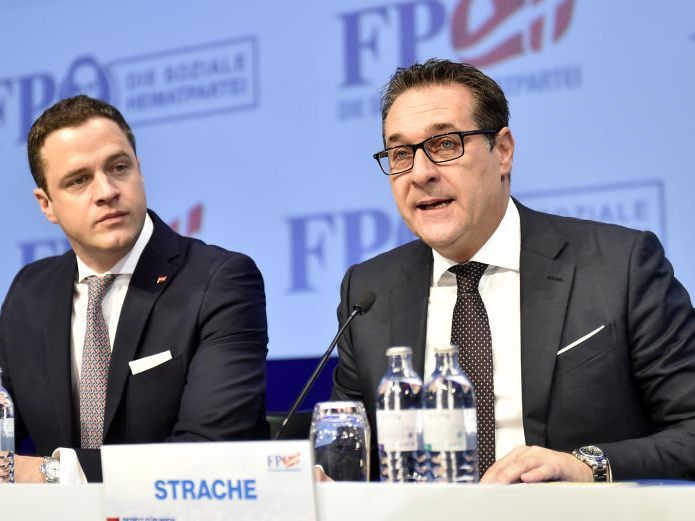 Strache sprach, Gudenus übersetzte