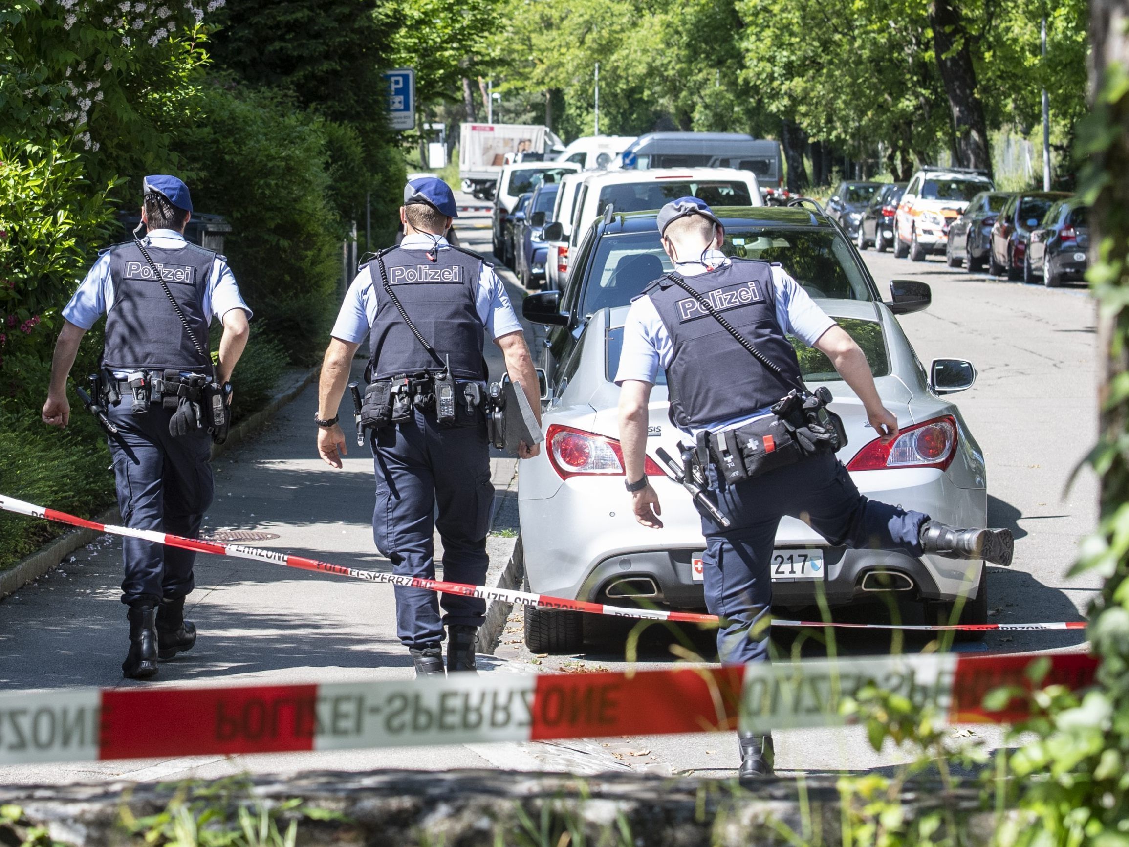 Grossaufgebot der Polizei in Zürich nach einer Geiselnahme mit drei Toten.