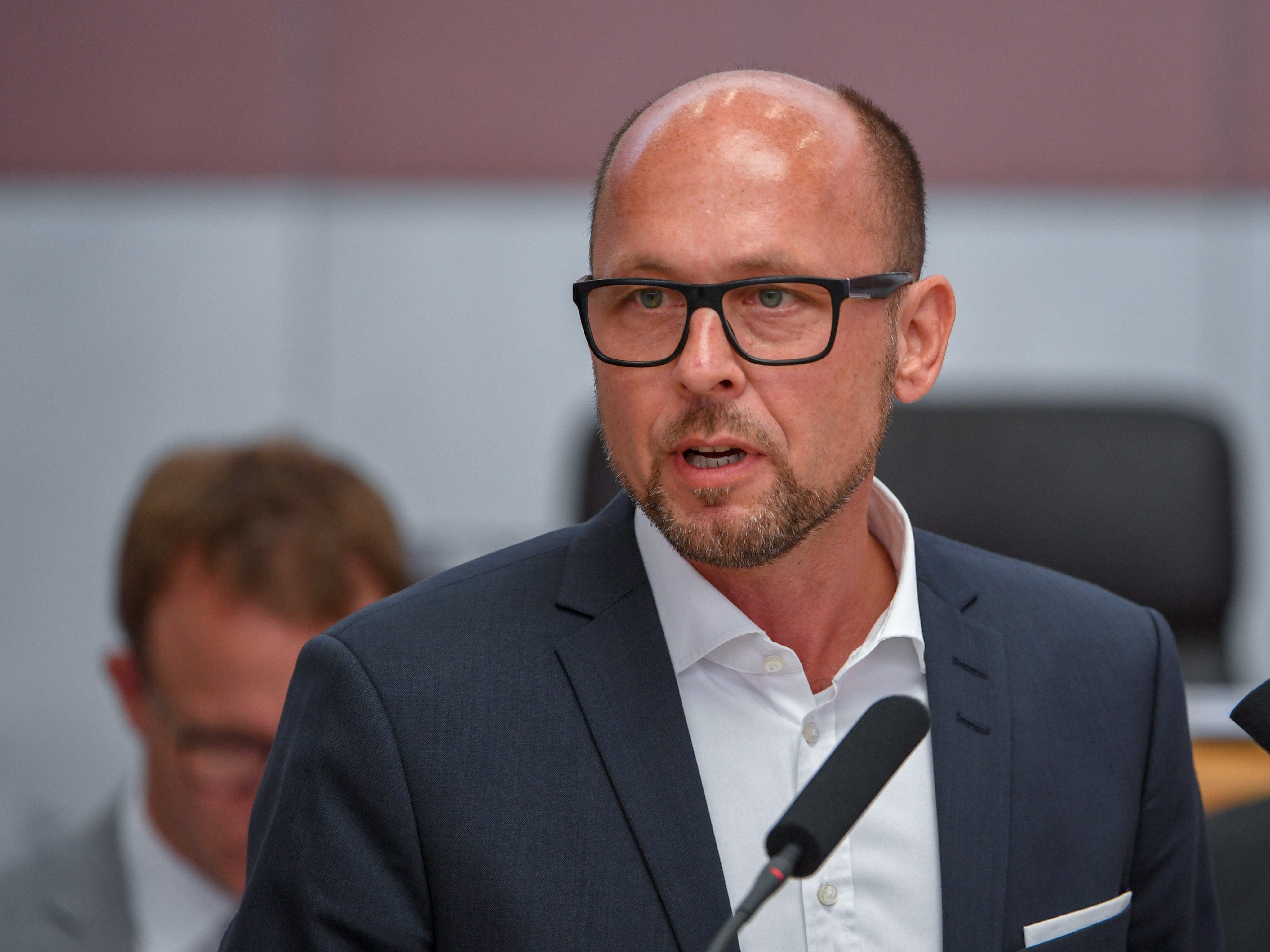 SPÖ-Stadtparteivorsitzender Michael Ritsch unterstützt die Verlegung der Landesstraße.