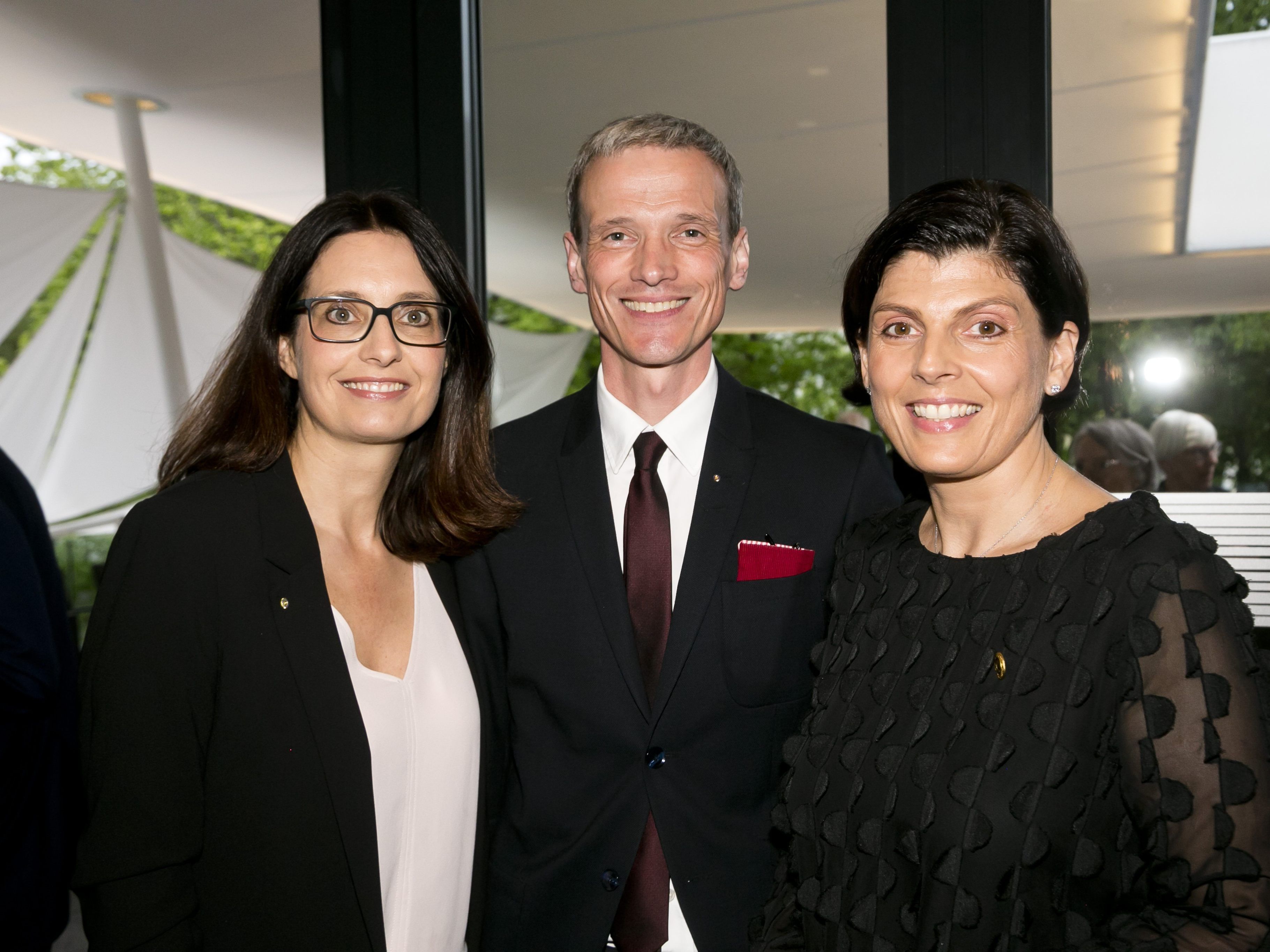 Die künftige Präsidentin des Rotary-Clubs Bregenz, Martina Pointner, Präsident Thomas Klagian und die frühere Präsidentin Daniela Koller bei der Feier zum 50-Jahr-Jubiläum im Casino-Restaurant Falstaff in Bregenz.