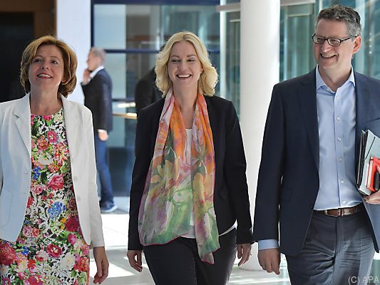 Die kommissarische SPD-Parteichefin Malu Dreyer mit ihren Kollegen