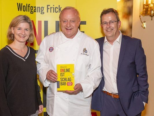 Bianca Labitzke (l.) mit Alfons Schuhbeck und Buchautor Wolfgang Frick feierten Buchpräsentation in München.
