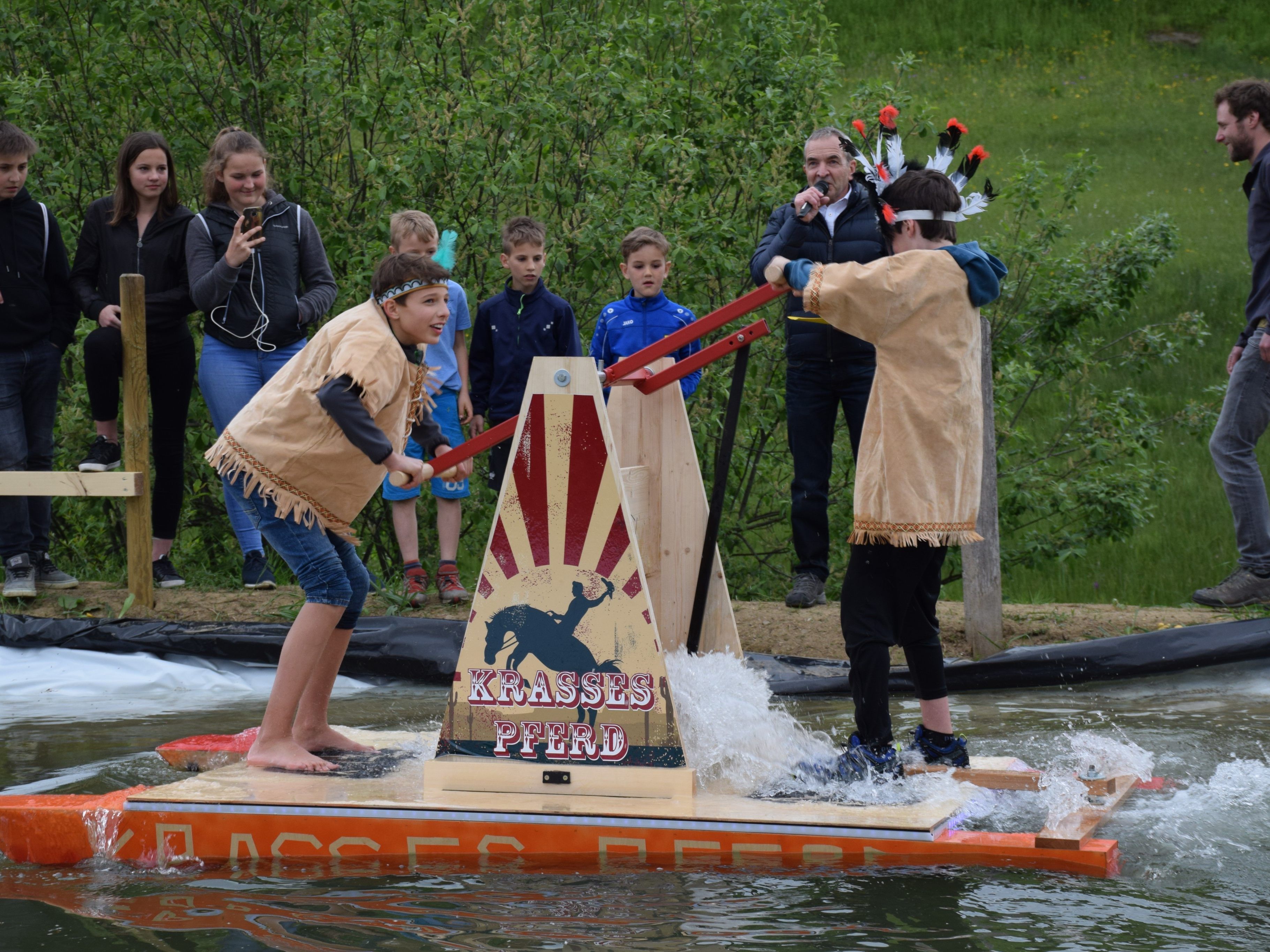 „Krasses Pferd“ ging bei der Abschlussregatta als schnellstes Schwimmobjekt durchs Ziel. „Krasses Pferd“ ging bei der Abschlussregatta als schnellstes Schwimmobjekt durchs Ziel.